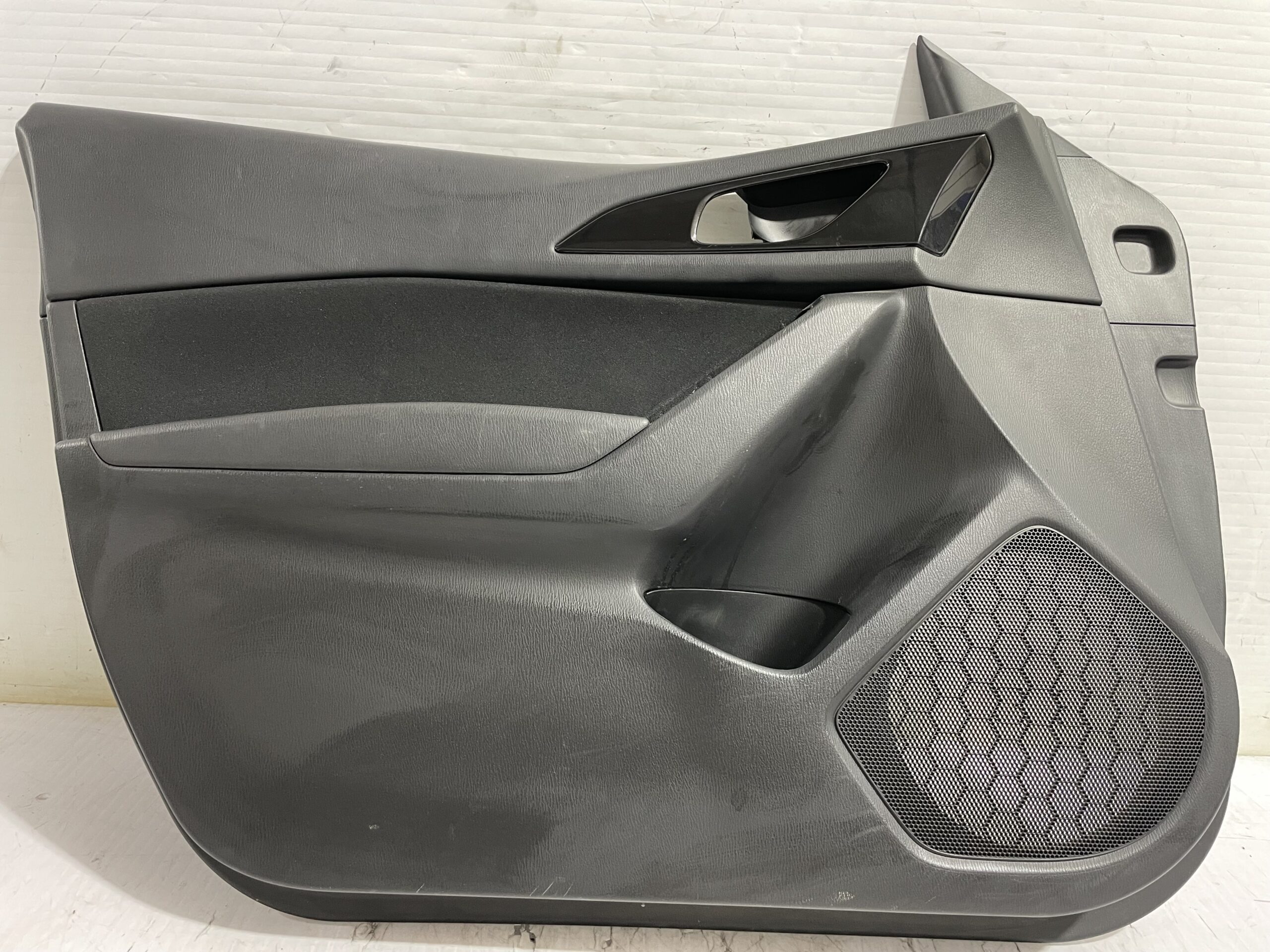 guarnecido_puerta_delantera_izquierda_bhn96846z_mazda_3_lim_center_line