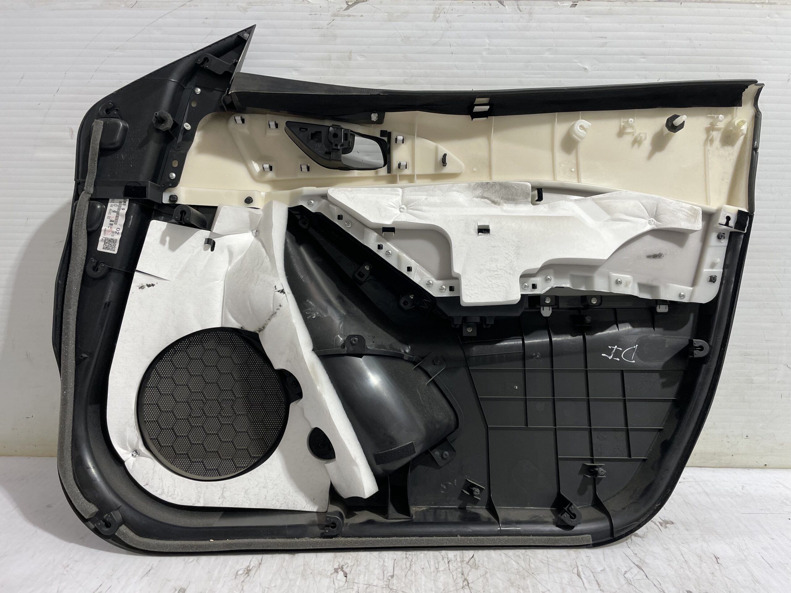 guarnecido_puerta_delantera_izquierda_bhn96846z_mazda_3_lim_center_line