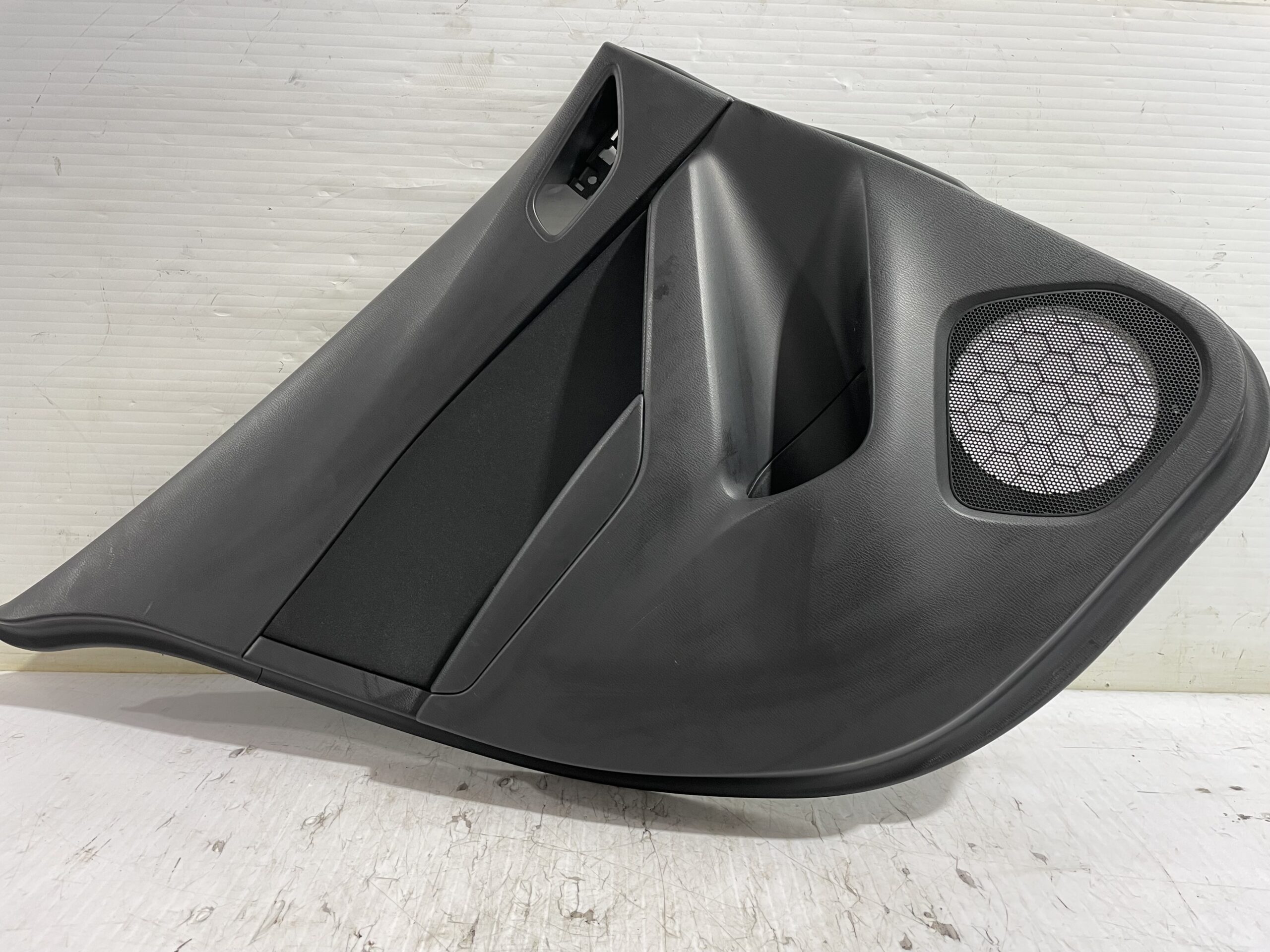 guarnecido_puerta_trasera_izquierda_bhn96856z_mazda_3_lim_center_line