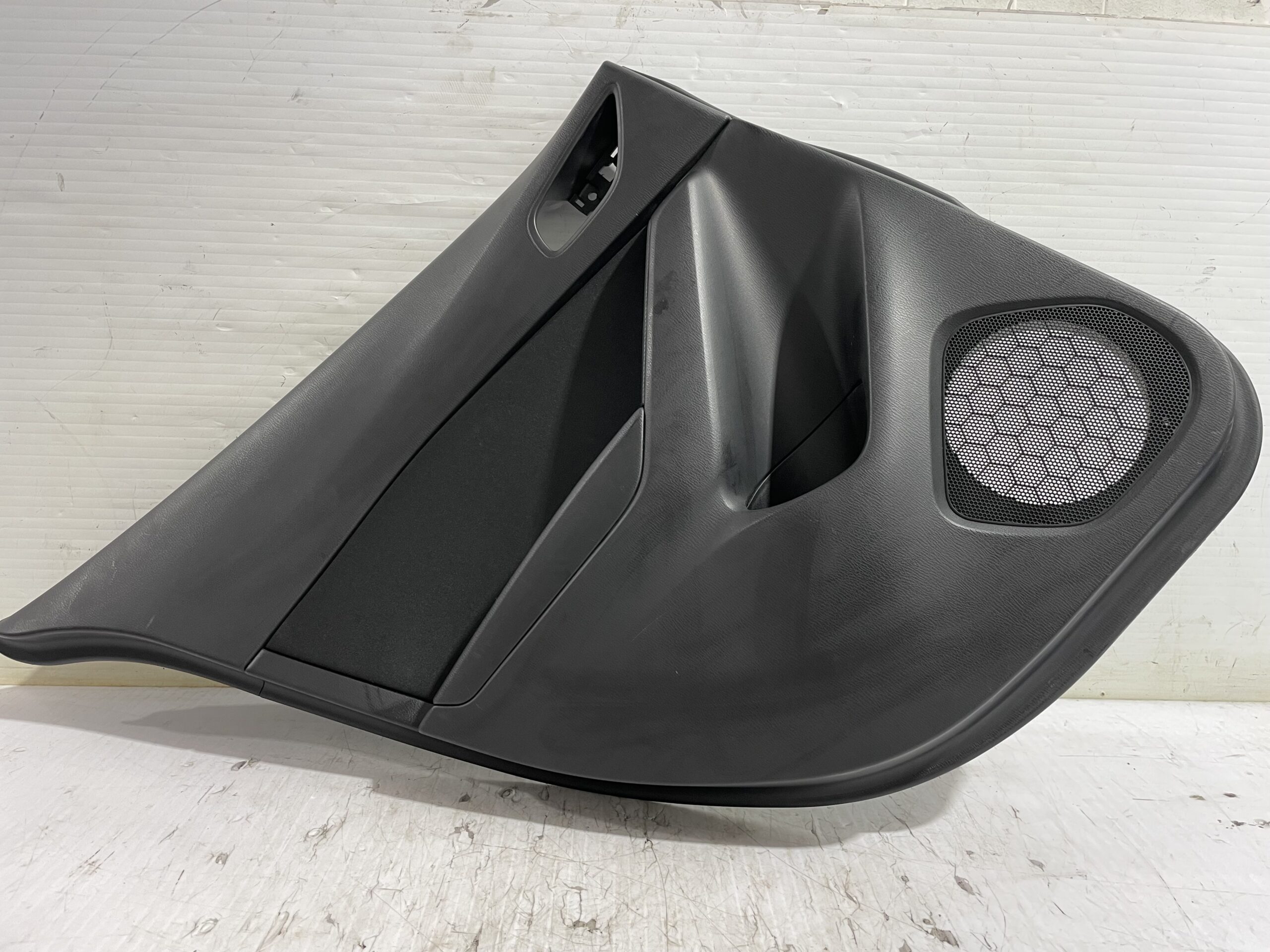 guarnecido_puerta_trasera_izquierda_bhn96856z_mazda_3_lim_center_line