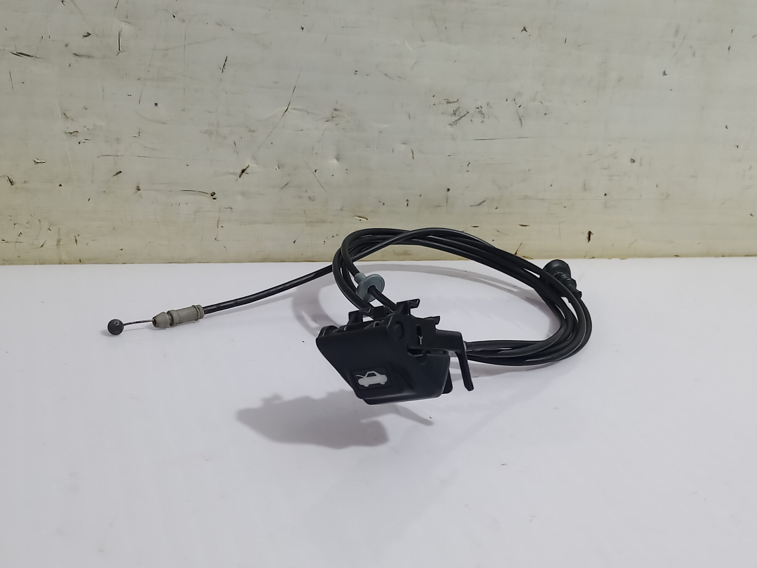 tirador_capot_bhn956720a_mazda_3_lim_center_line