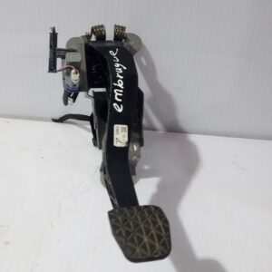 pedal_embrague_ke4041300_mazda_3_lim_center_line