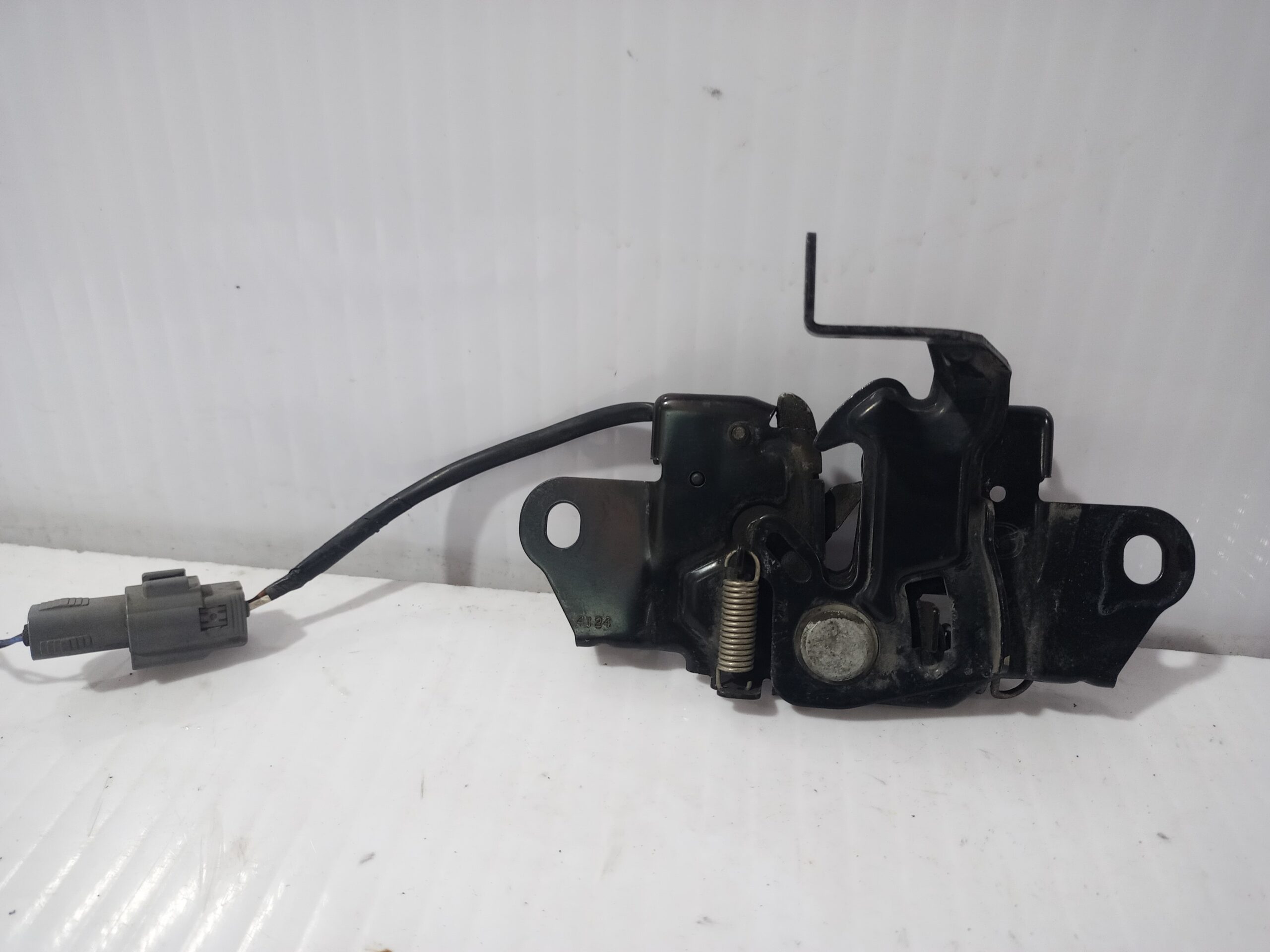 cerradura_capo_bhn956620_mazda_3_lim_center_line