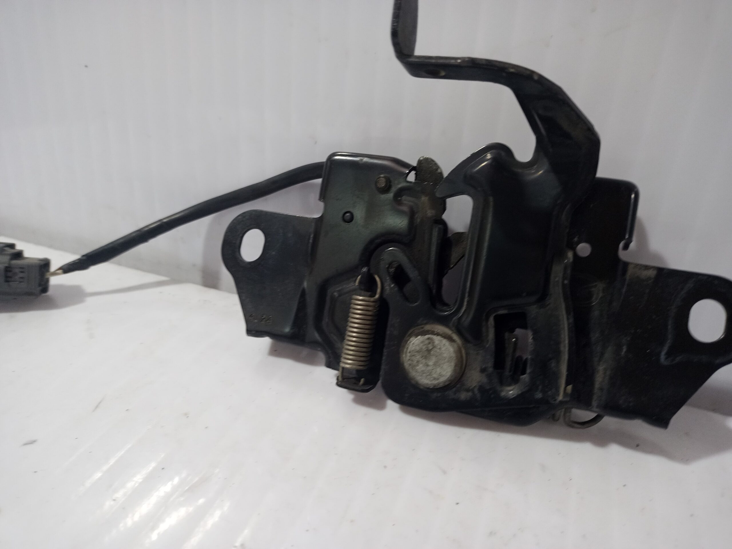 cerradura_capo_bhn956620_mazda_3_lim_center_line