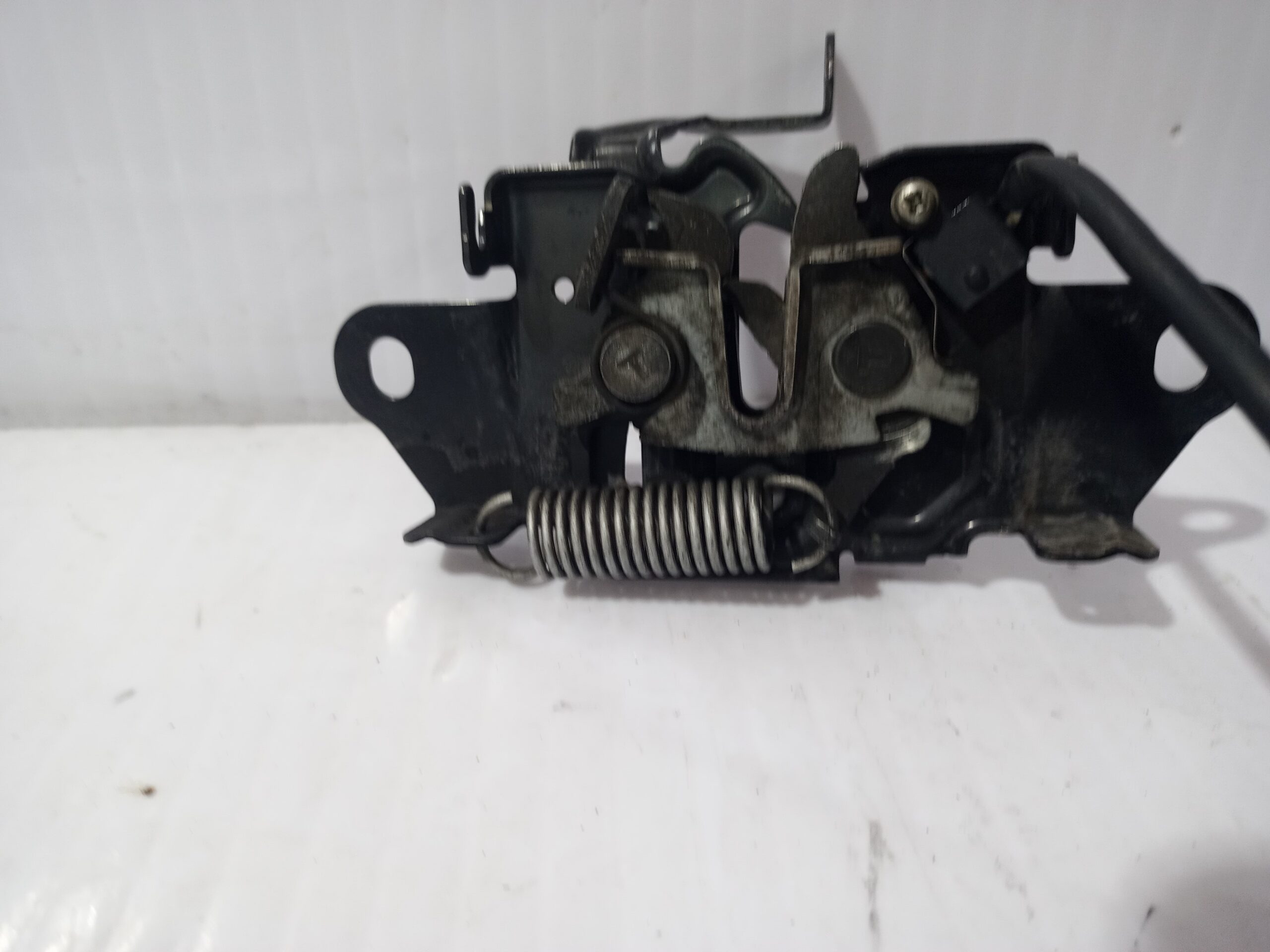 cerradura_capo_bhn956620_mazda_3_lim_center_line