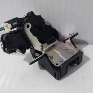 cerradura_maletero_porton_g33m62310a_mazda_3_lim_center_line