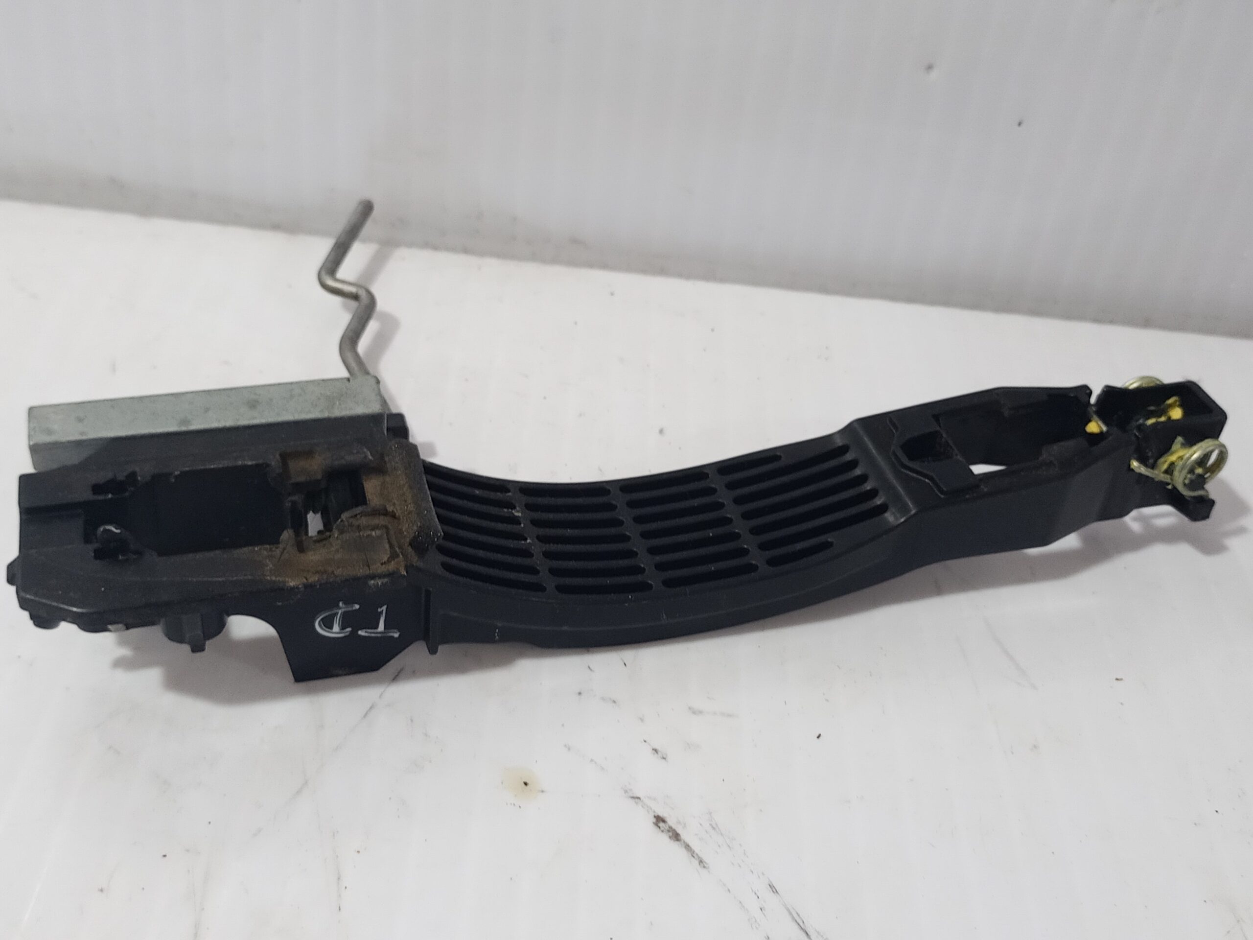 maneta_exterior_trasera_derecha_bhn95842xa_mazda_3_lim_center_line