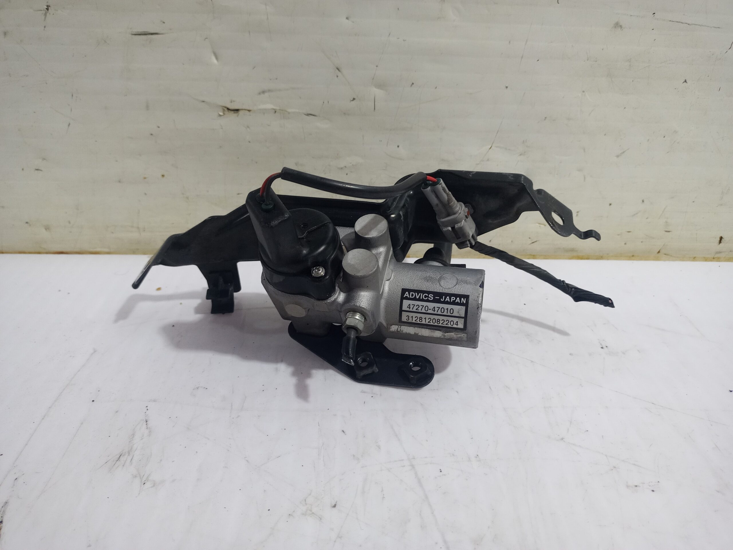 bomba_freno_4727047010_toyota_prius_nhw20_basis