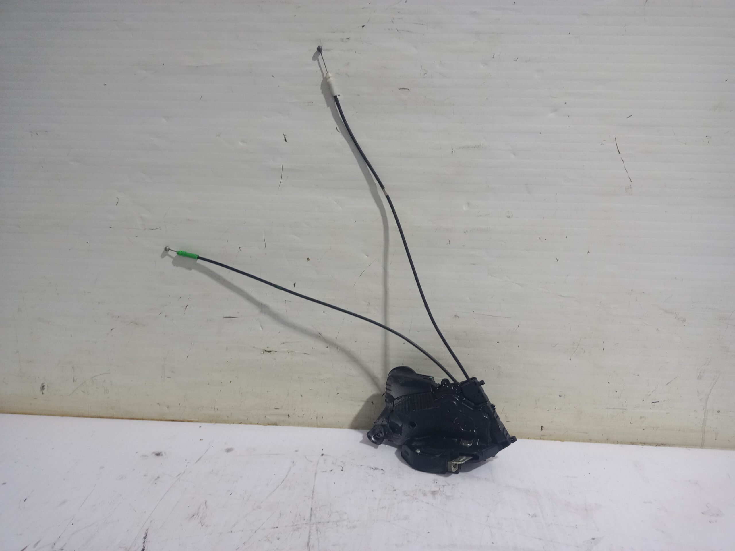 cerradura_puerta_delantera_derecha_6903047081_toyota_prius_nhw20_basis