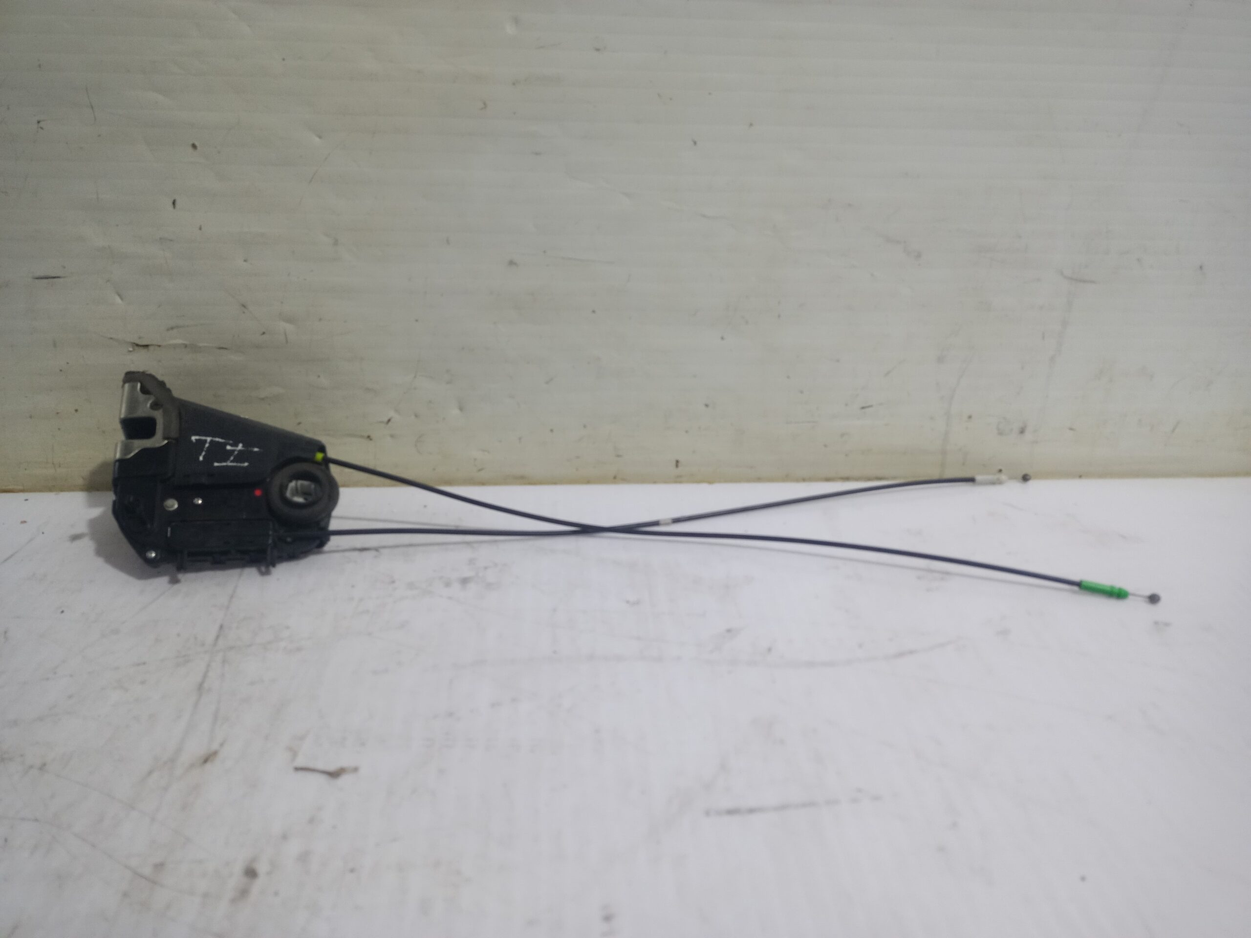 cerradura_puerta_trasera_izquierda_6906047041_toyota_prius_nhw20_basis