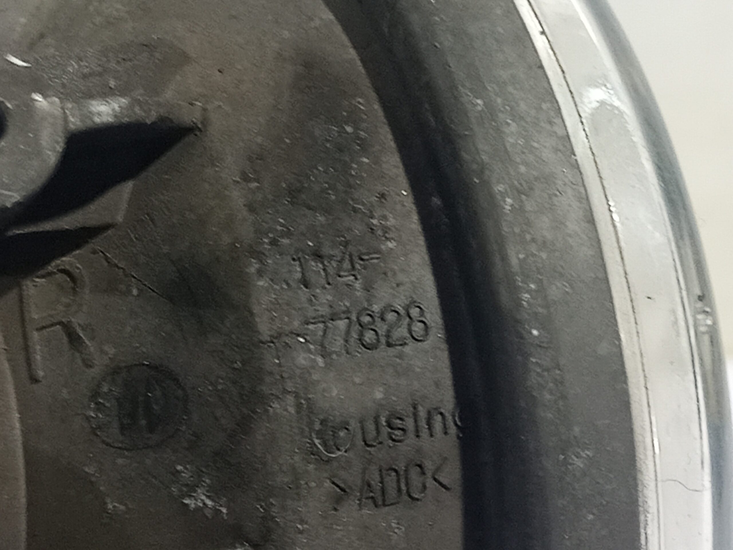 faro_antiniebla_derecho_11477828_toyota_prius_nhw20_basis