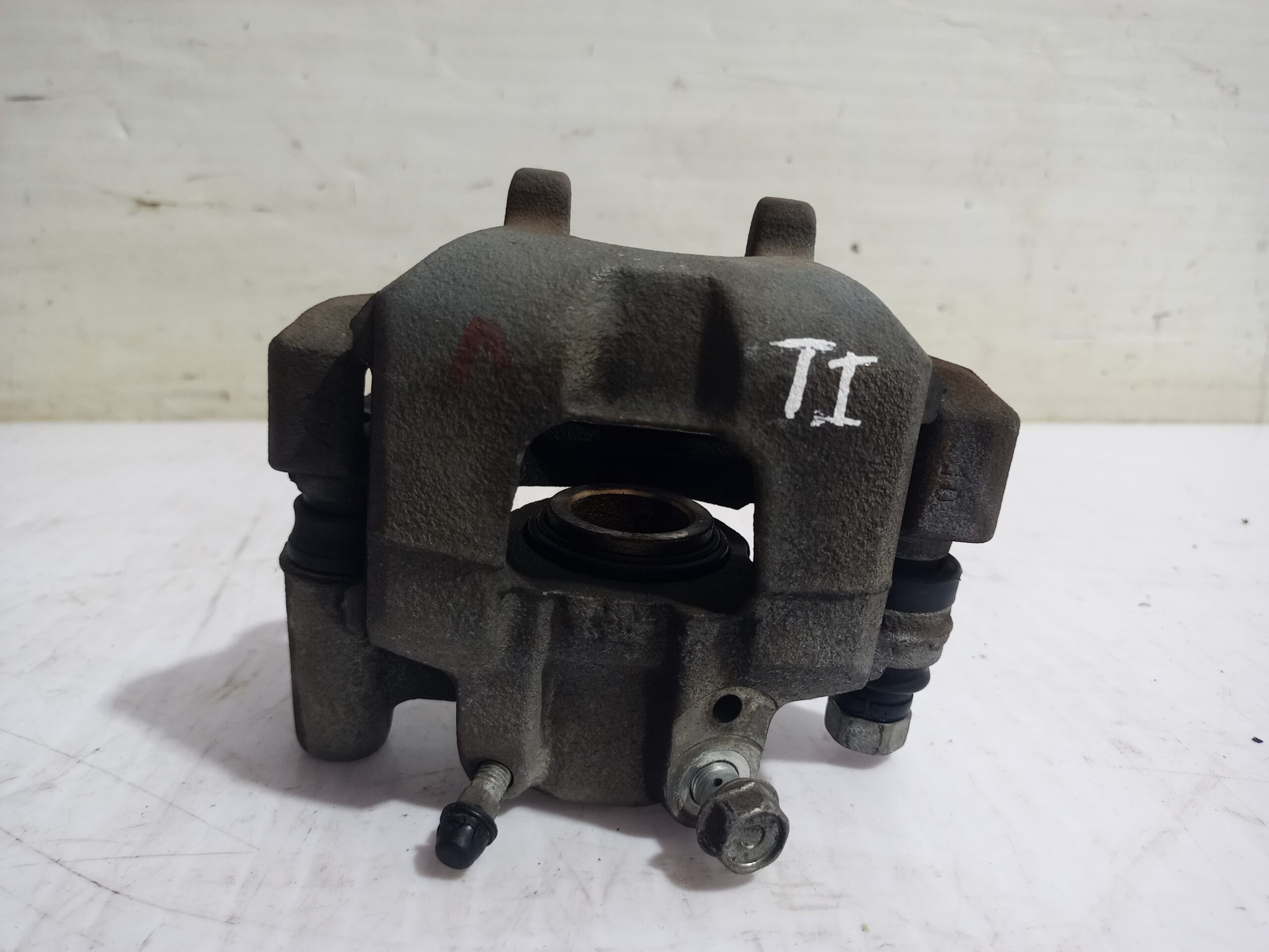 pinza_de_freno_trasera_izquierda_4775021030_toyota_prius_nhw20_basis