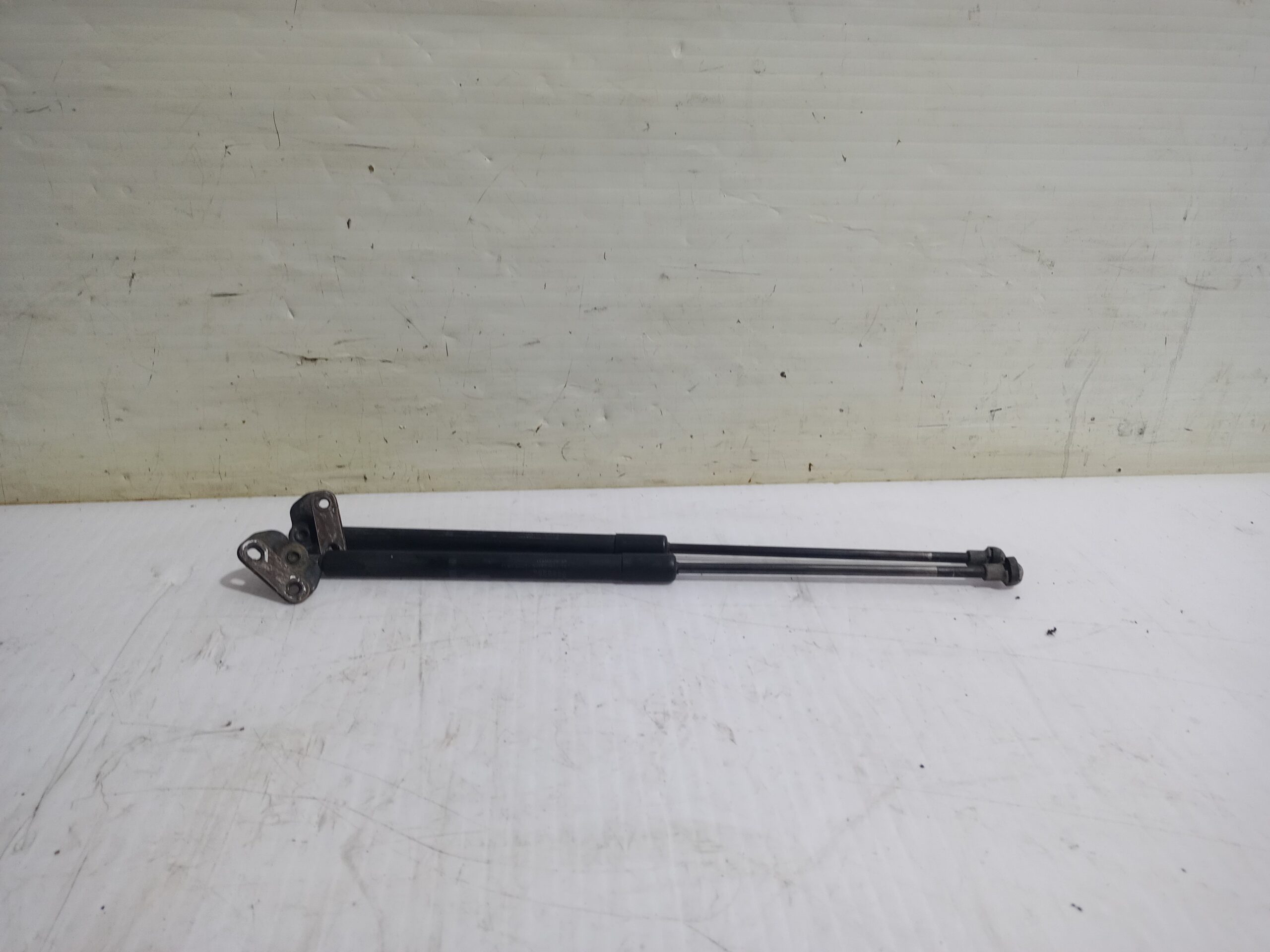 amortiguadores_maletero_porton_689500w431_toyota_prius_nhw20_basis