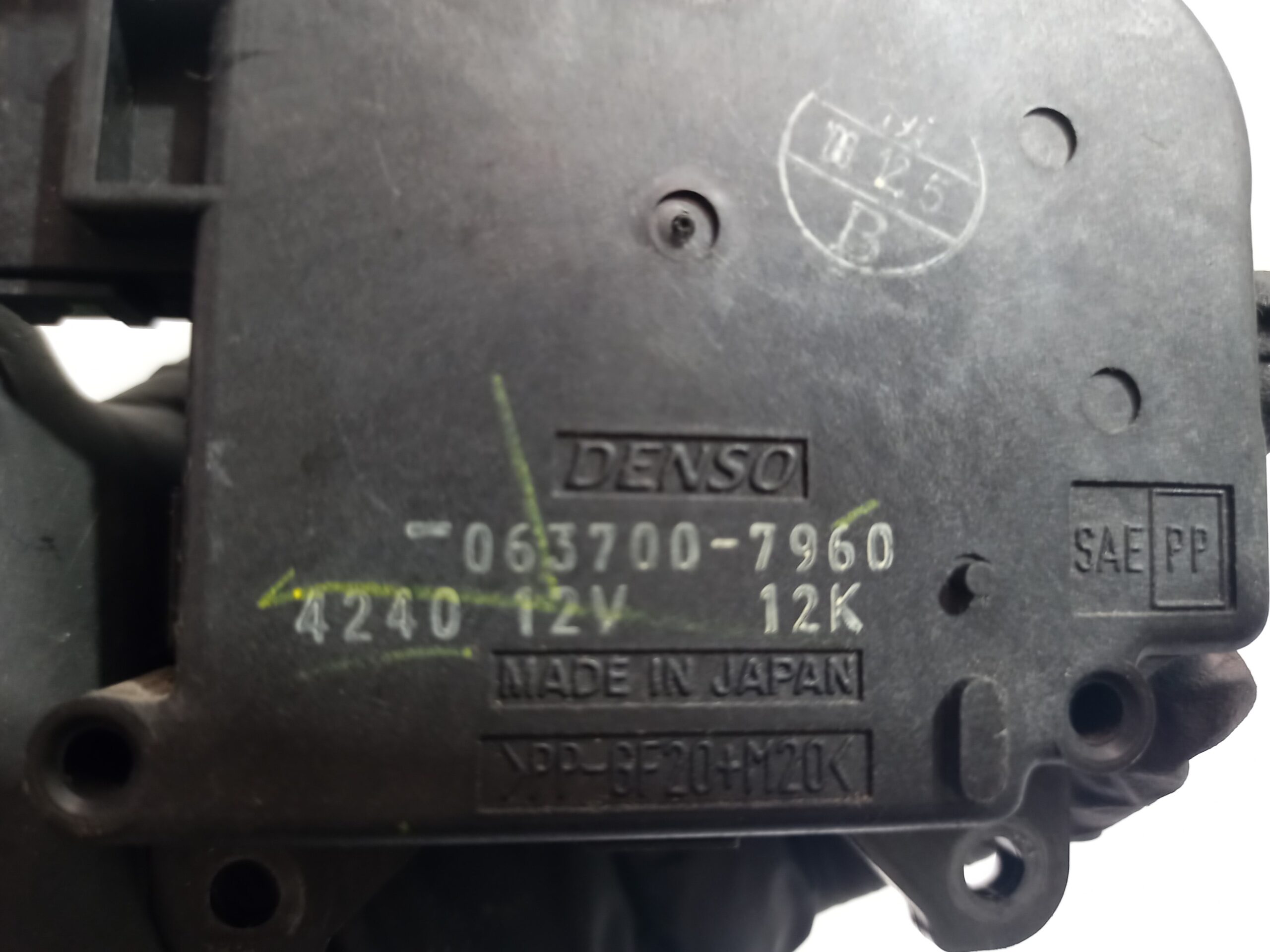 motor_apertura_trampilla_0637007960_toyota_prius_nhw20_basis