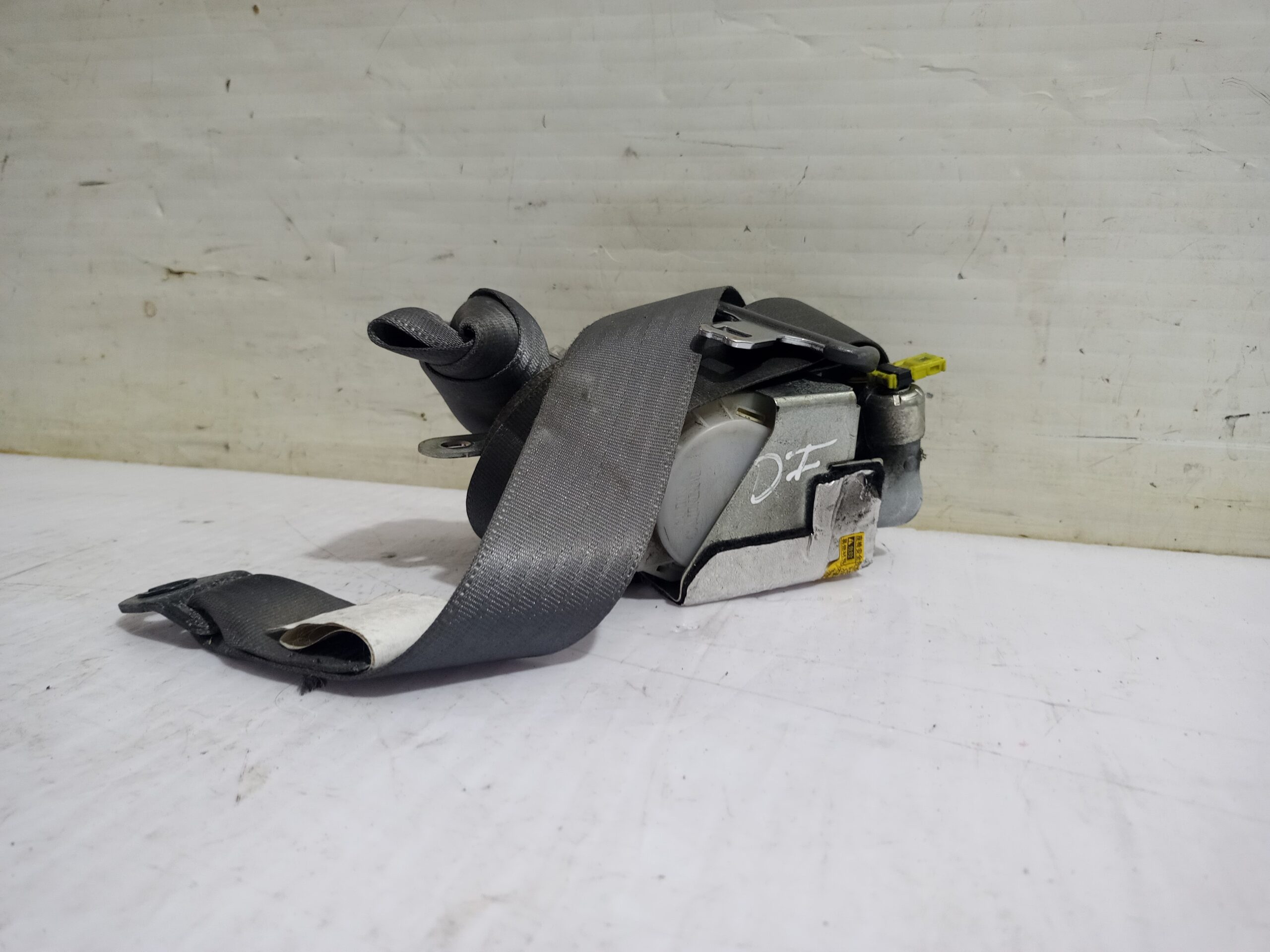 cinturon_seguridad_delantero_izquierdo_7322047071b0_toyota_prius_nhw20_basis