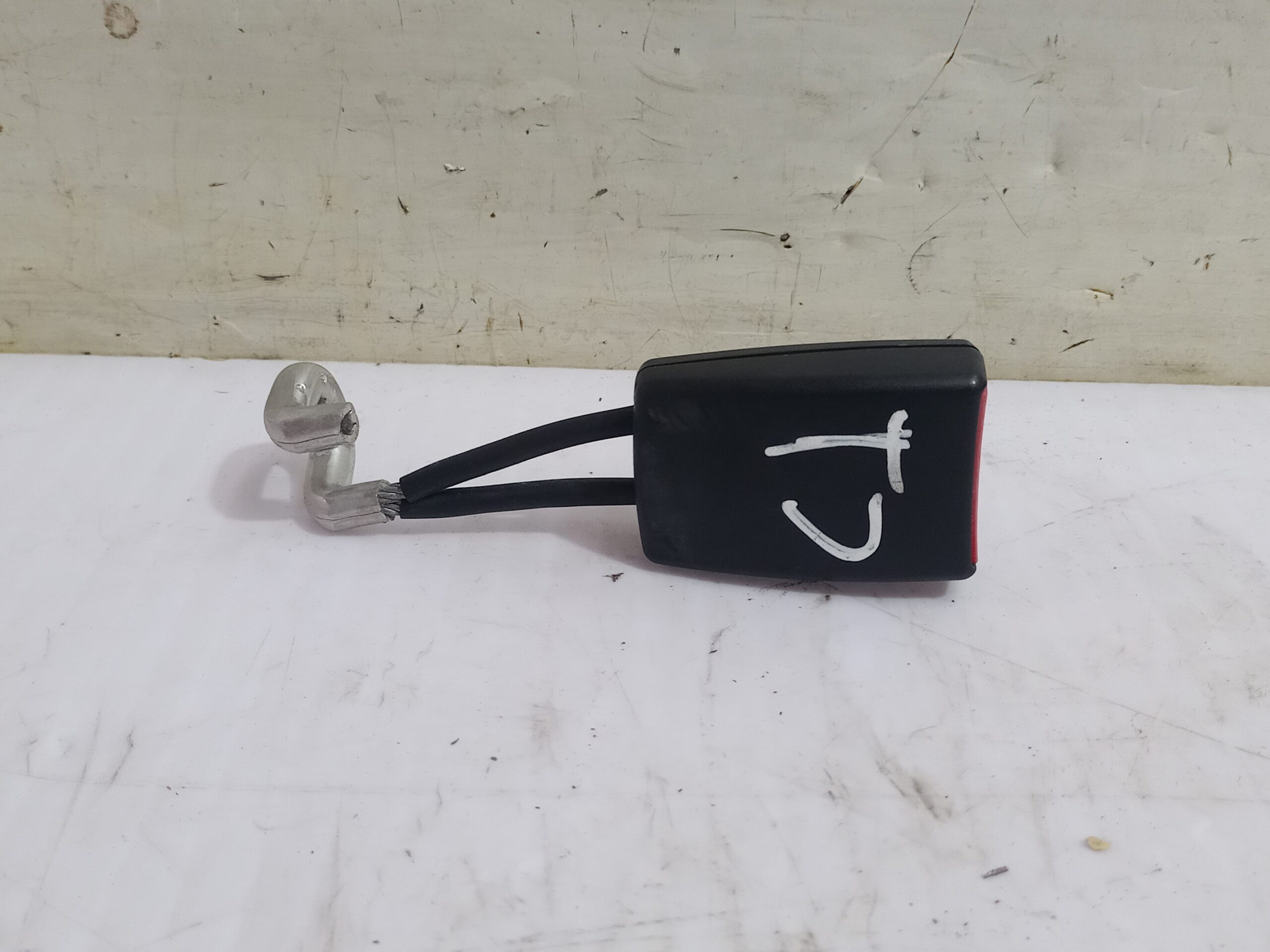 enganche_cinturon_trasero_derecho_3b0857740b_volkswagen_passat_berlina_3b3_advance