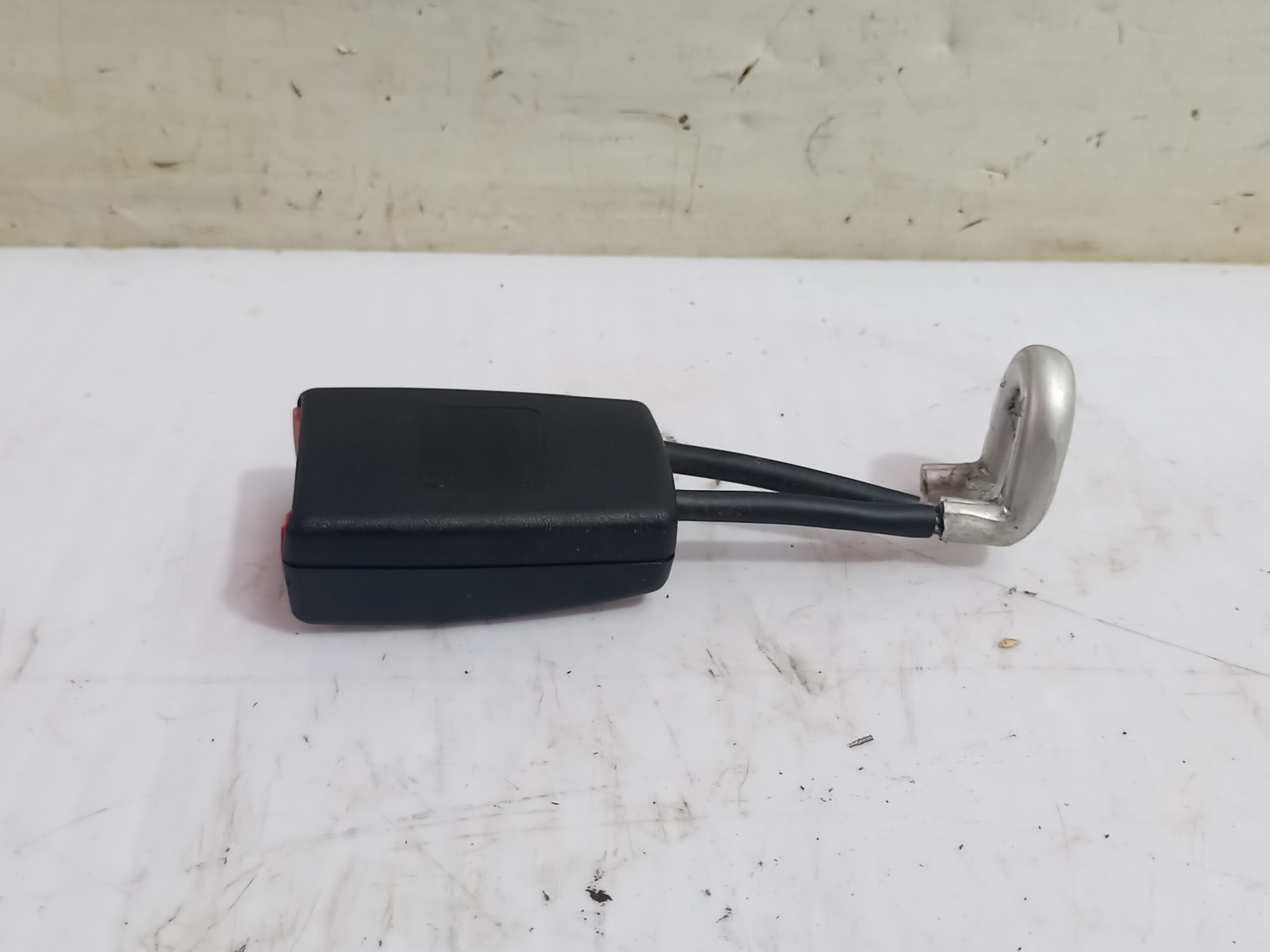 enganche_cinturon_trasero_derecho_3b0857740b_volkswagen_passat_berlina_3b3_advance