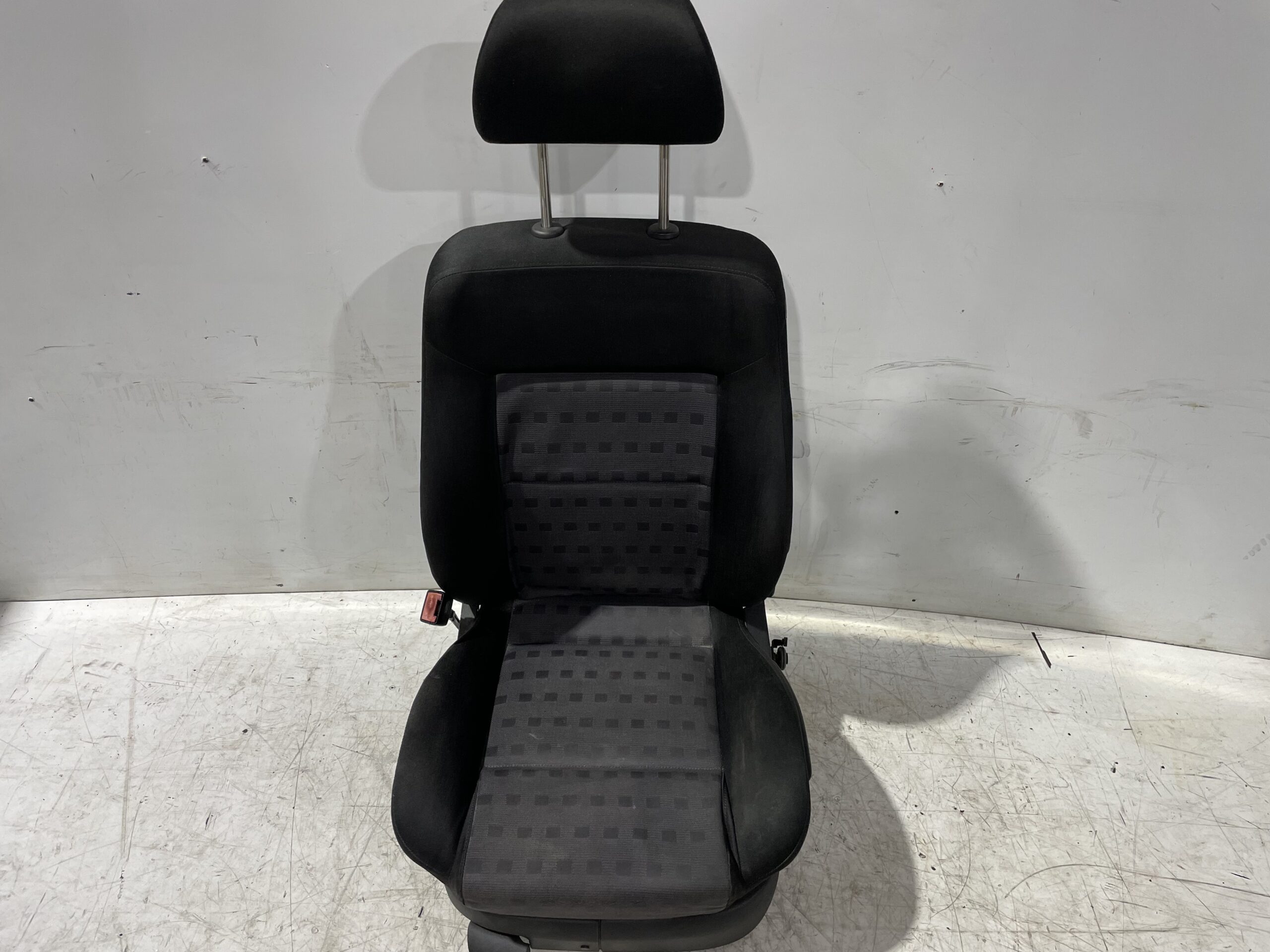 asiento_delantero_izquierdo_3b0881105ar_volkswagen_passat_berlina_3b3_advance