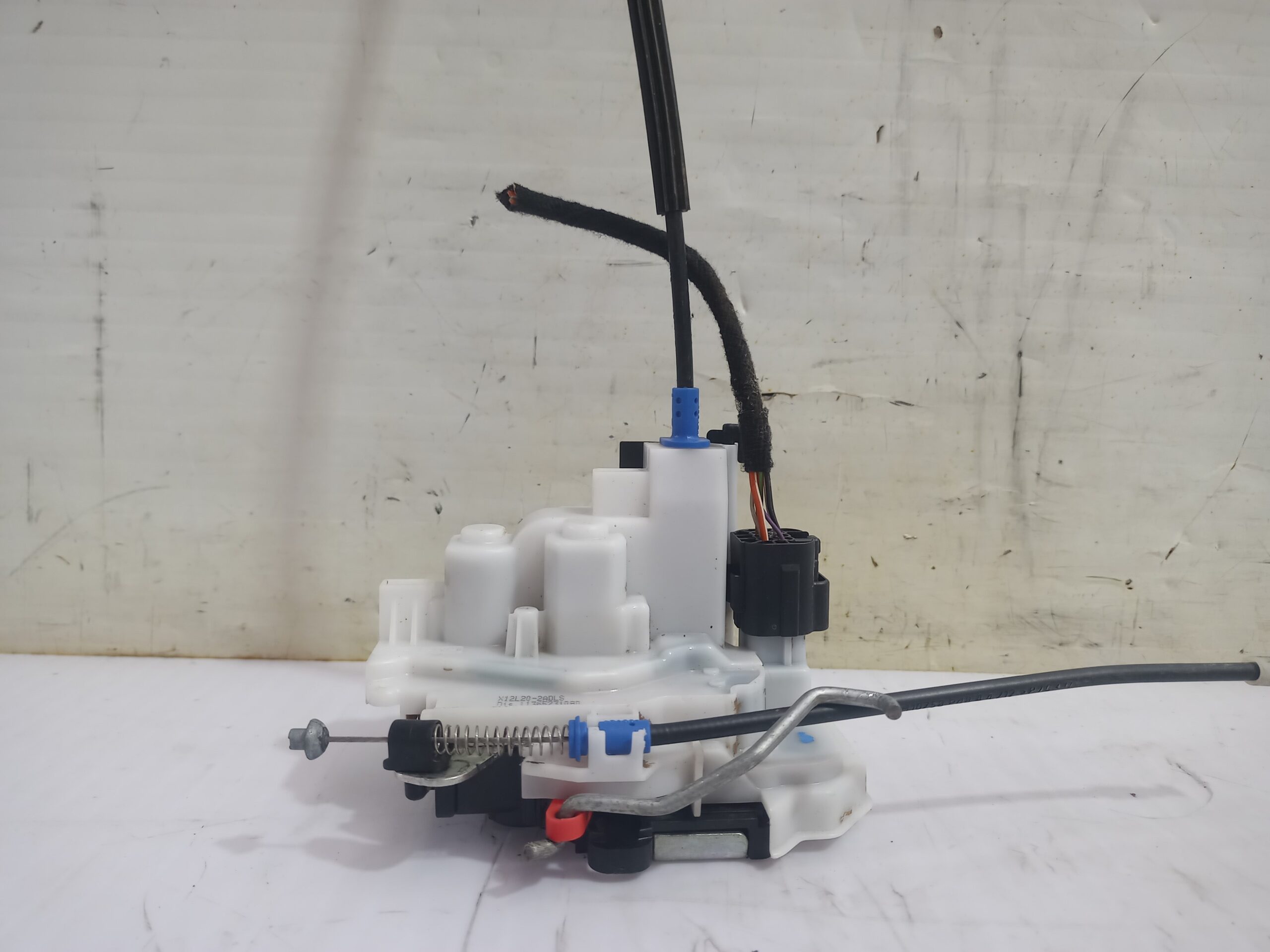 cerradura_puerta_delantera_izquierda_1608931780_peugeot_bipper_tepee_basis