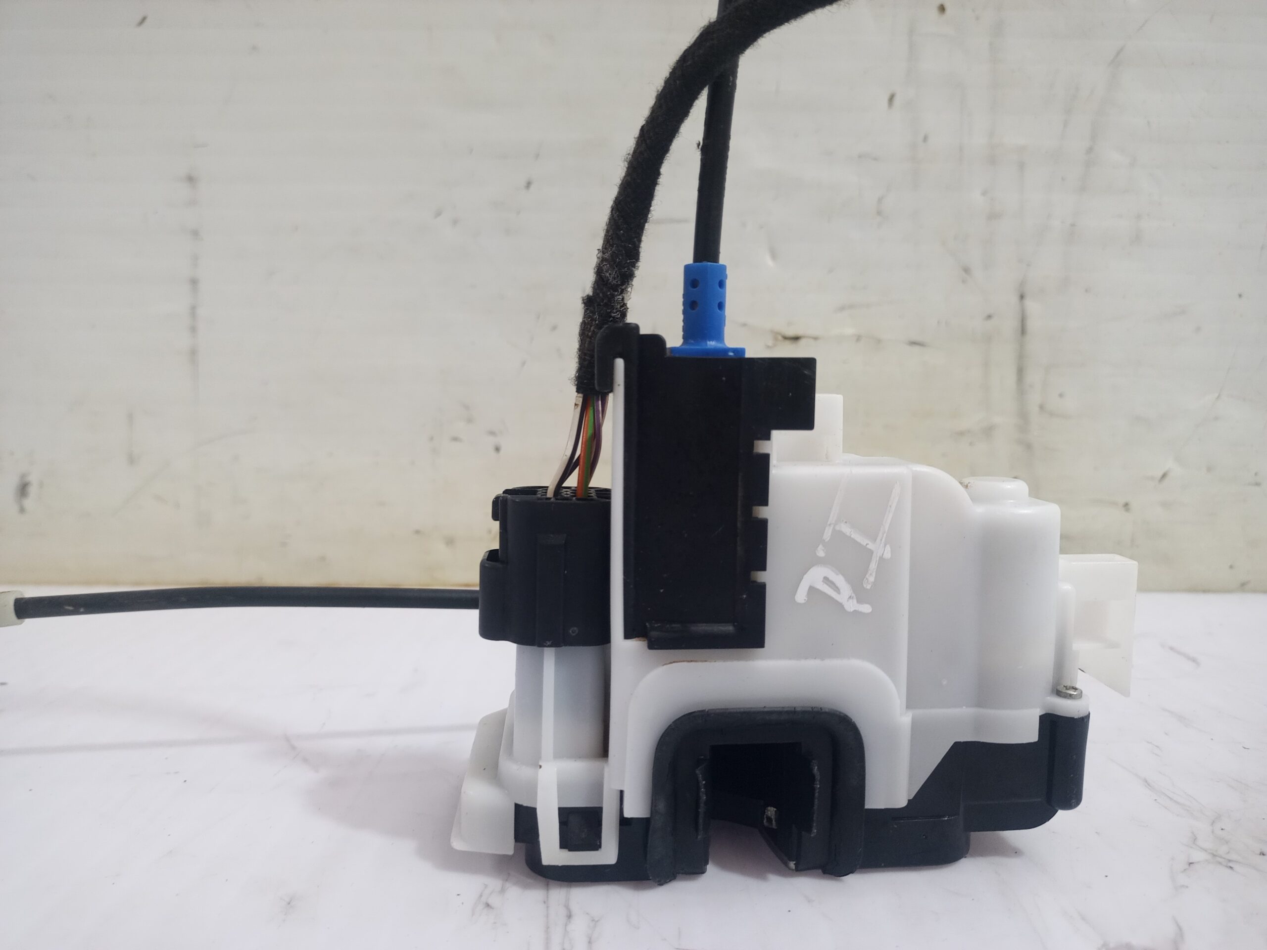 cerradura_puerta_delantera_izquierda_1608931780_peugeot_bipper_tepee_basis