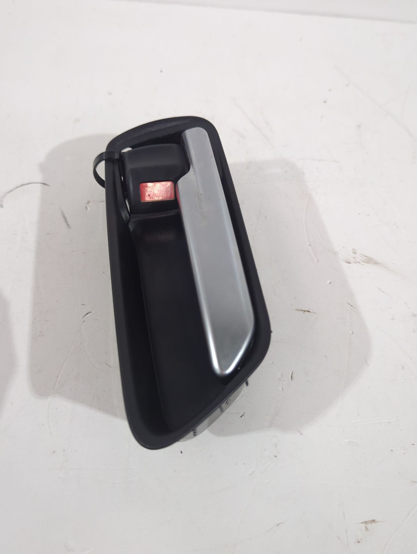 maneta_interior_trasera_derecha_6927302200_toyota_corolla_station_wagon_e21_1_8_hybrid_zwe211