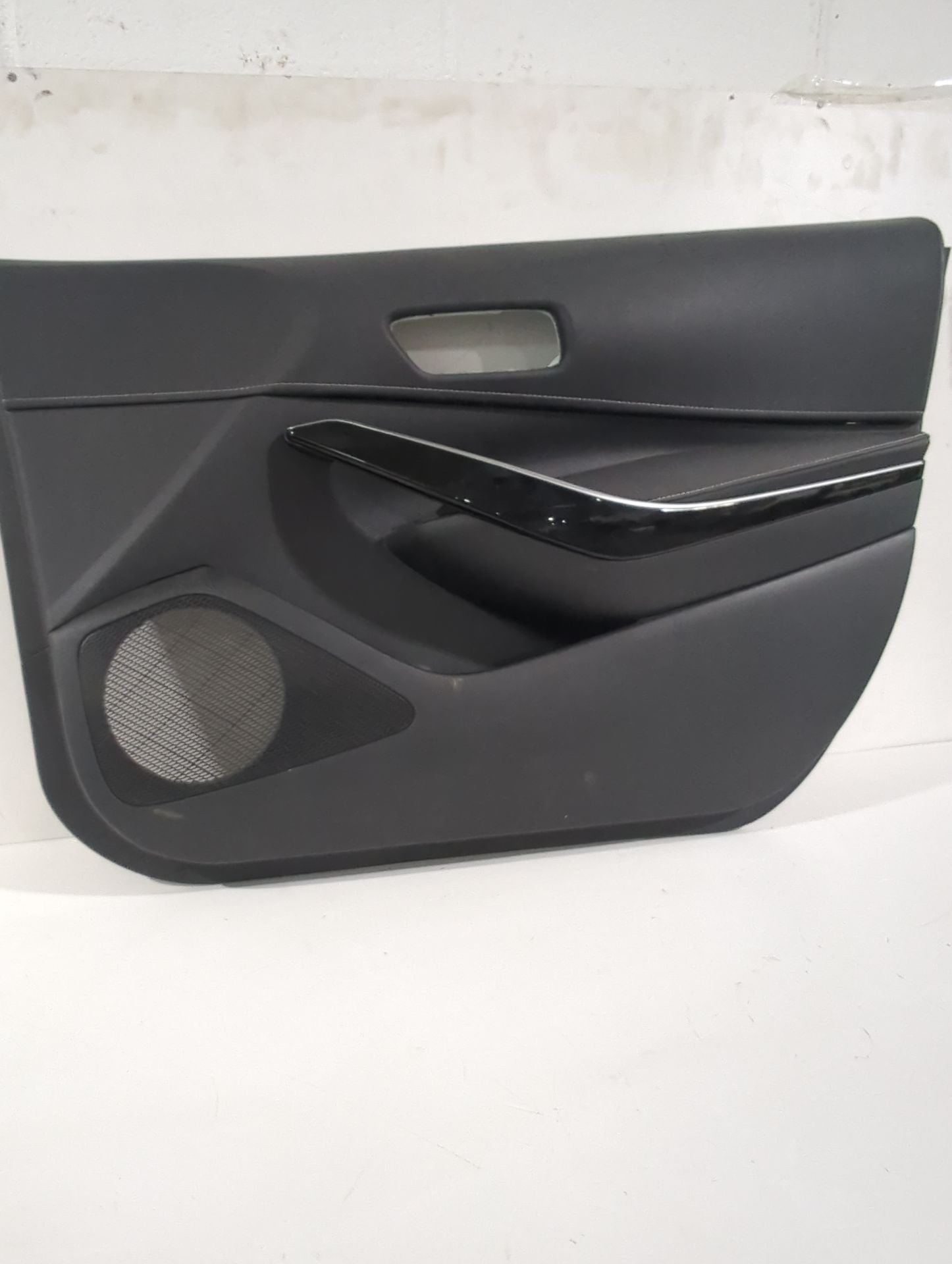 guarnecido_puerta_delantera_derecha_156176921_toyota_corolla_station_wagon_e21_1_8_hybrid_zwe211