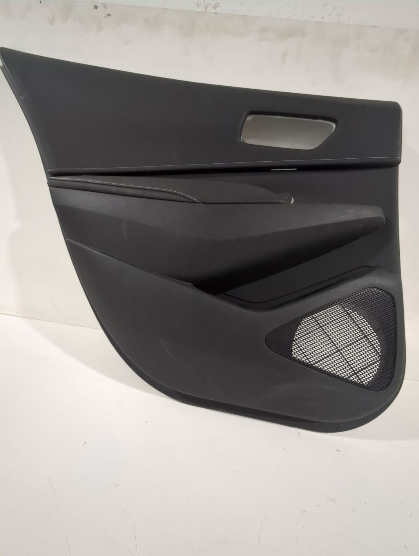 guarnecido_puerta_trasera_izquierda_6761402700_toyota_corolla_station_wagon_e21_1_8_hybrid_zwe211