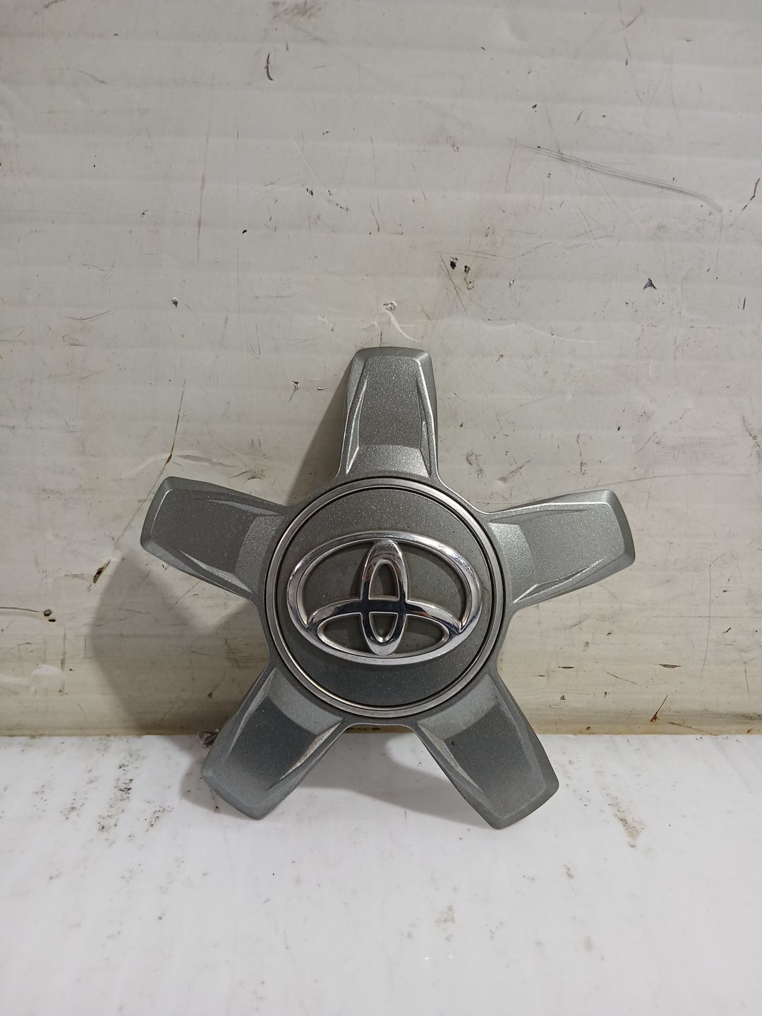 tapacubos_pw4581000_toyota_corolla_station_wagon_e21_1_8_hybrid_zwe211