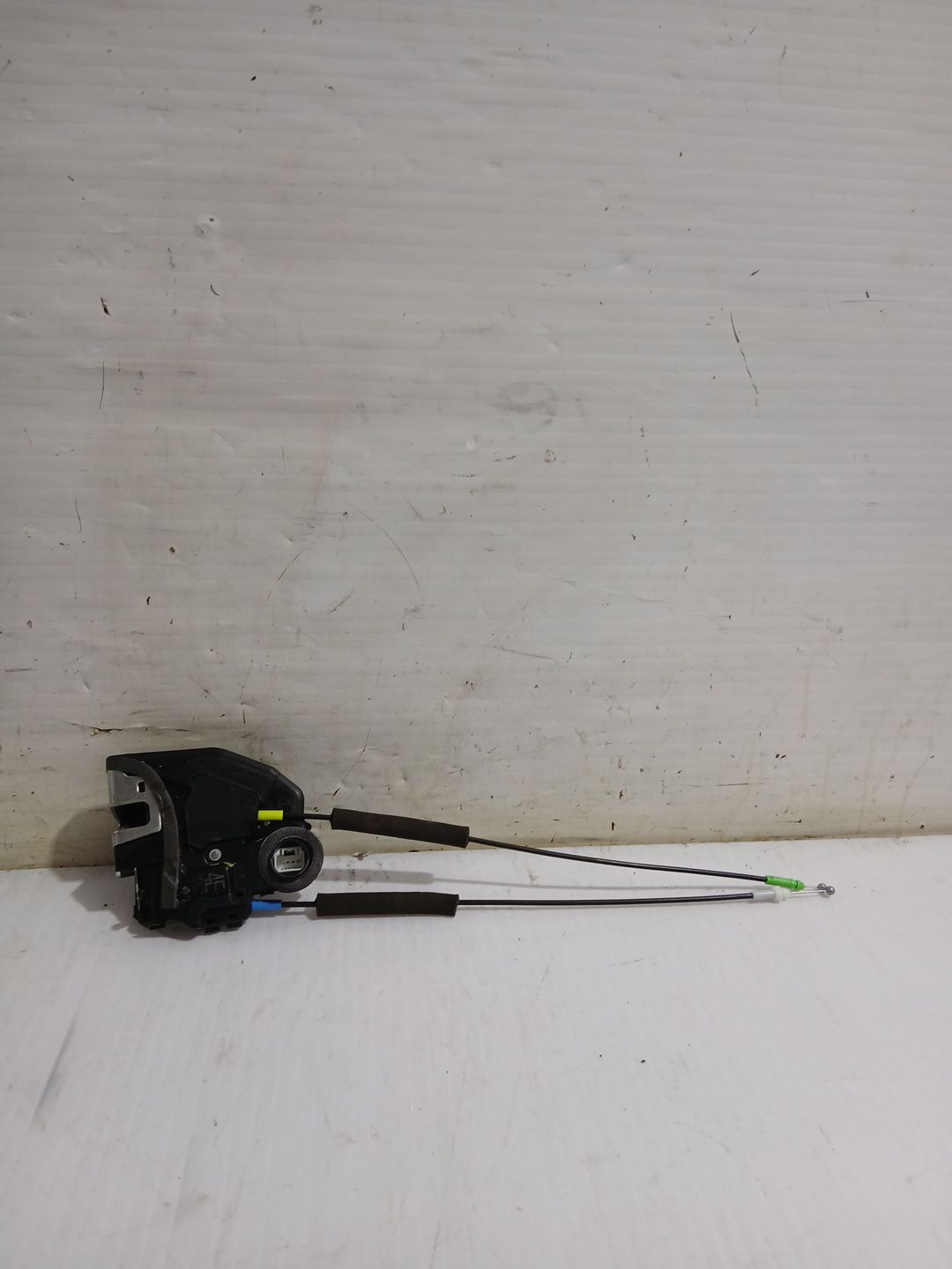 cerradura_puerta_trasera_izquierda_6906002580_toyota_corolla_station_wagon_e21_1_8_hybrid_zwe211