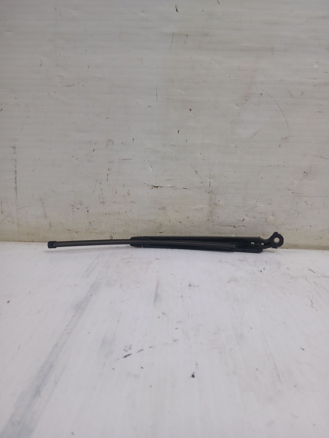 brazo_limpia_trasero_606955707a_volkswagen_polo_iv_9n_9a_1_9_sdi