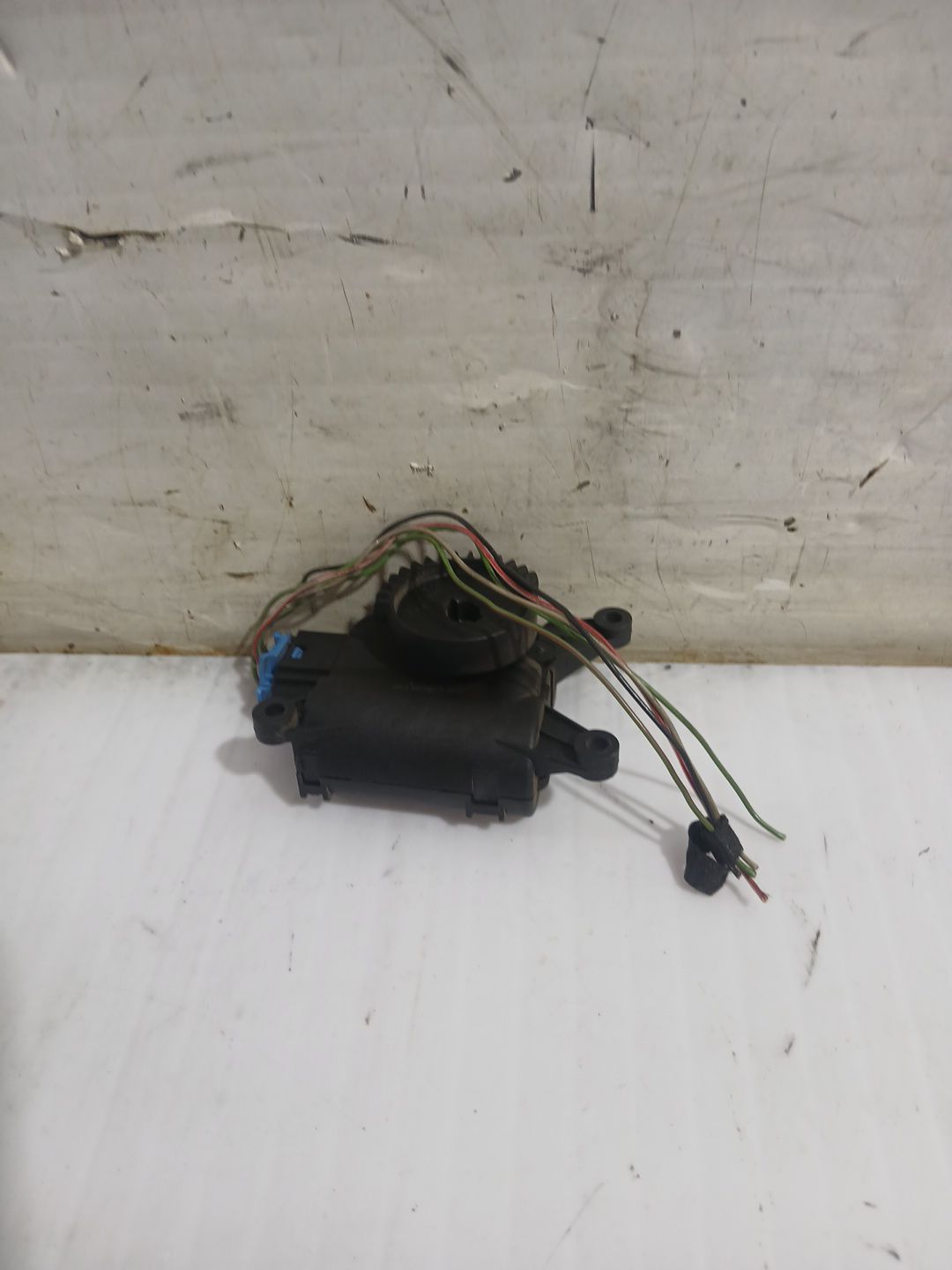 motor_apertura_trampillas_0132801357_volkswagen_polo_iv_9n_9a_1_9_sdi