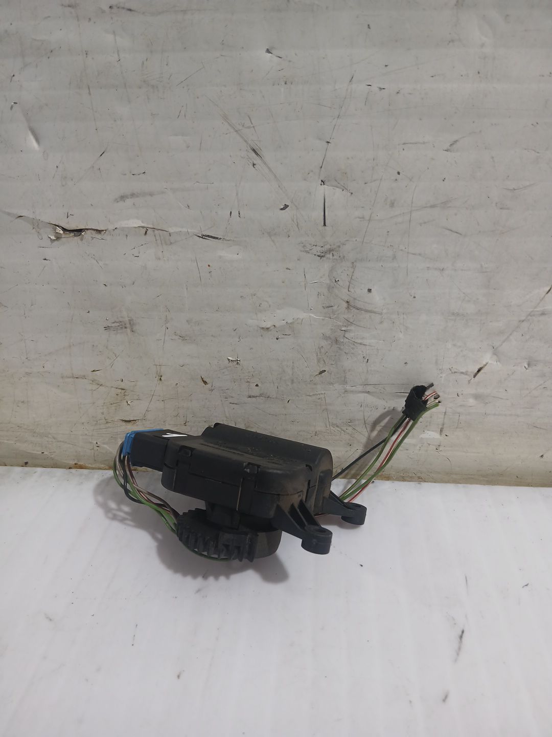 motor_apertura_trampillas_0132801357_volkswagen_polo_iv_9n_9a_1_9_sdi