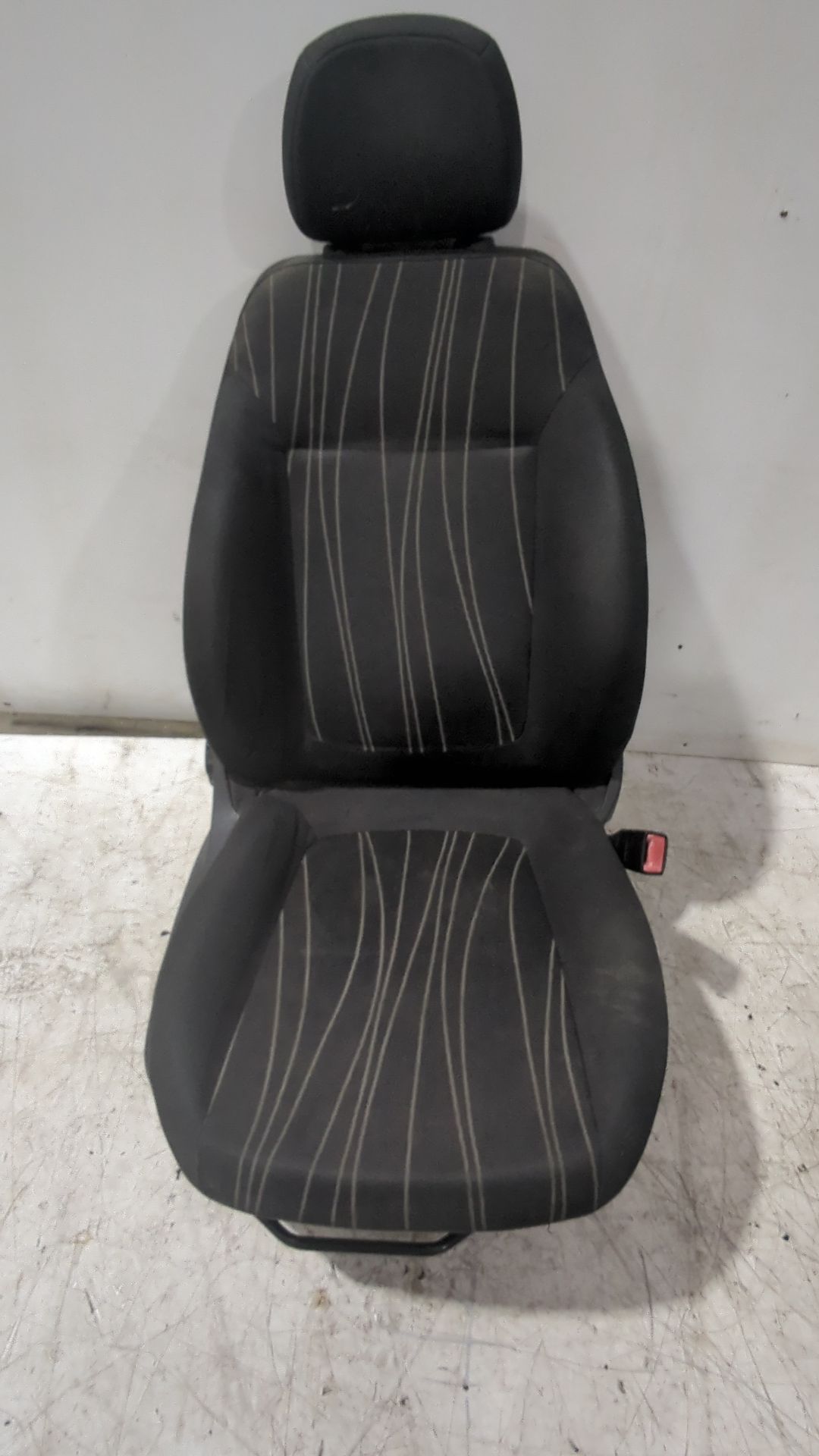 asiento_delantero_derecho_13369281_opel_corsa_d_s07_1_3_cdti_l08_l68