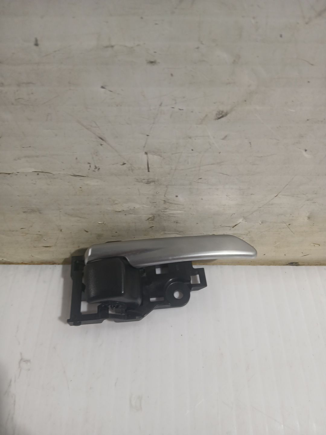 maneta_interior_delantera_derecha_6927333060_toyota_rav_4_v_a5_h5_2_0_mxaa52