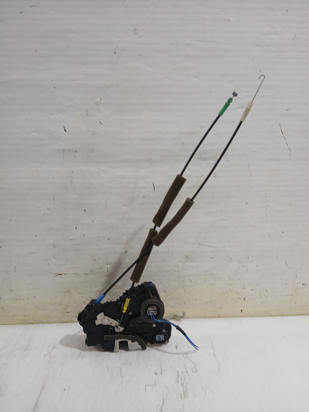 cerradura_puerta_delantera_derecha_6903002162_toyota_corolla_verso_zer_zze12_r1_2_2_d_4d_aur10