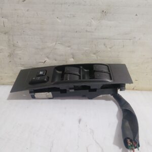 mando_elevalunas_delantero_izquierdo_848200f040_toyota_corolla_verso_zer_zze12_r1_2_2_d_4d_aur10