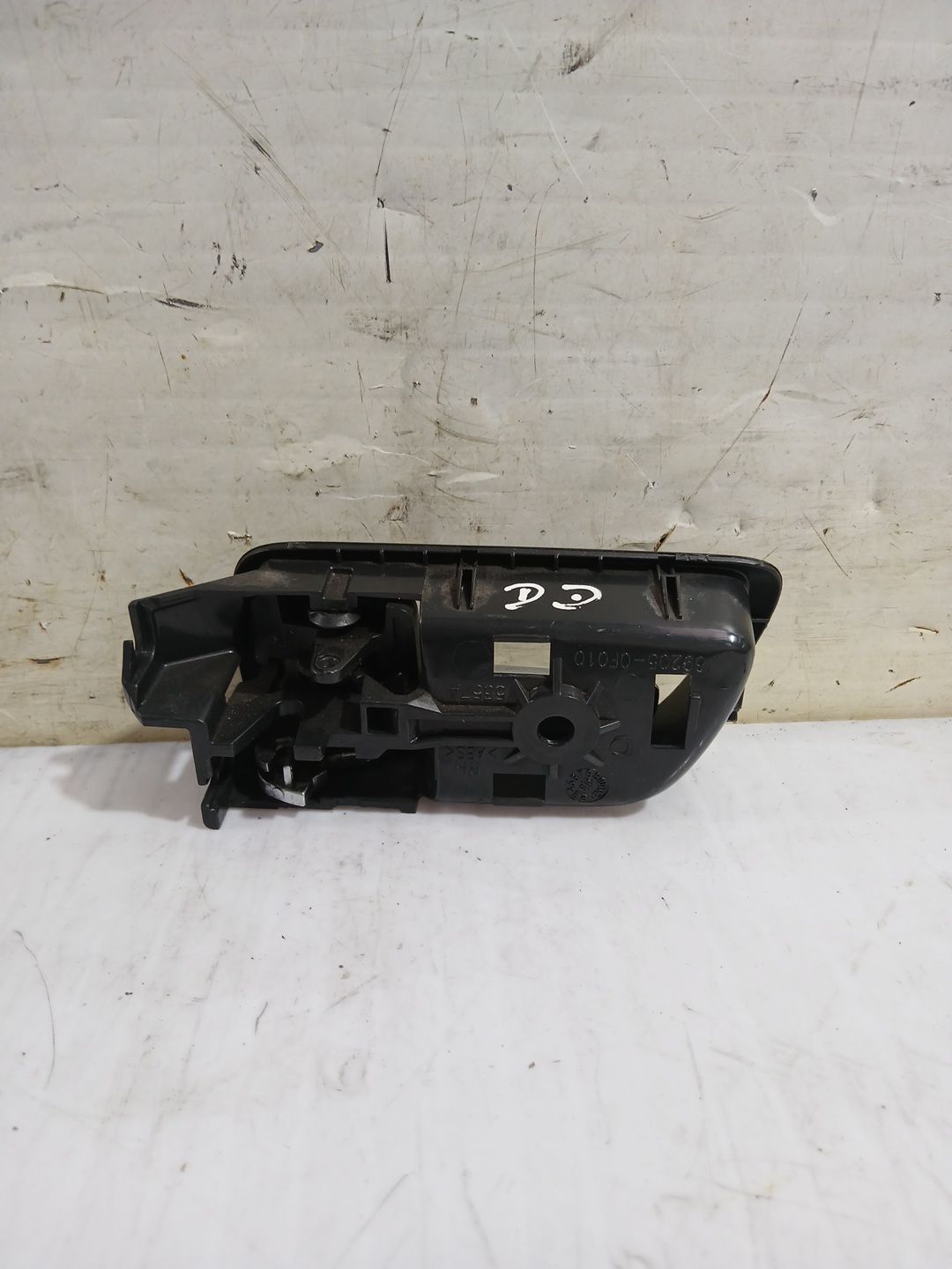 maneta_interior_delantera_derecha_692050f010b0_toyota_corolla_verso_zer_zze12_r1_2_2_d_4d_aur10