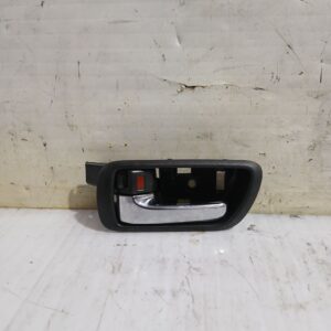 maneta_interior_delantera_izquierda_692060f010b0_toyota_corolla_verso_zer_zze12_r1_2_2_d_4d_aur10