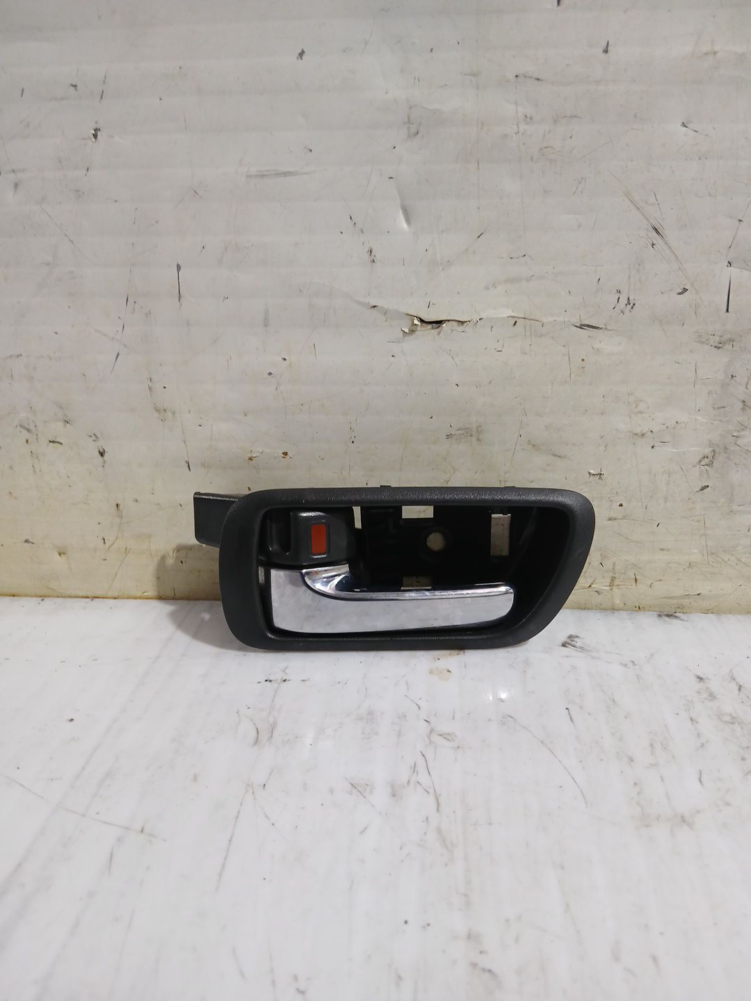 maneta_interior_delantera_izquierda_692060f010b0_toyota_corolla_verso_zer_zze12_r1_2_2_d_4d_aur10