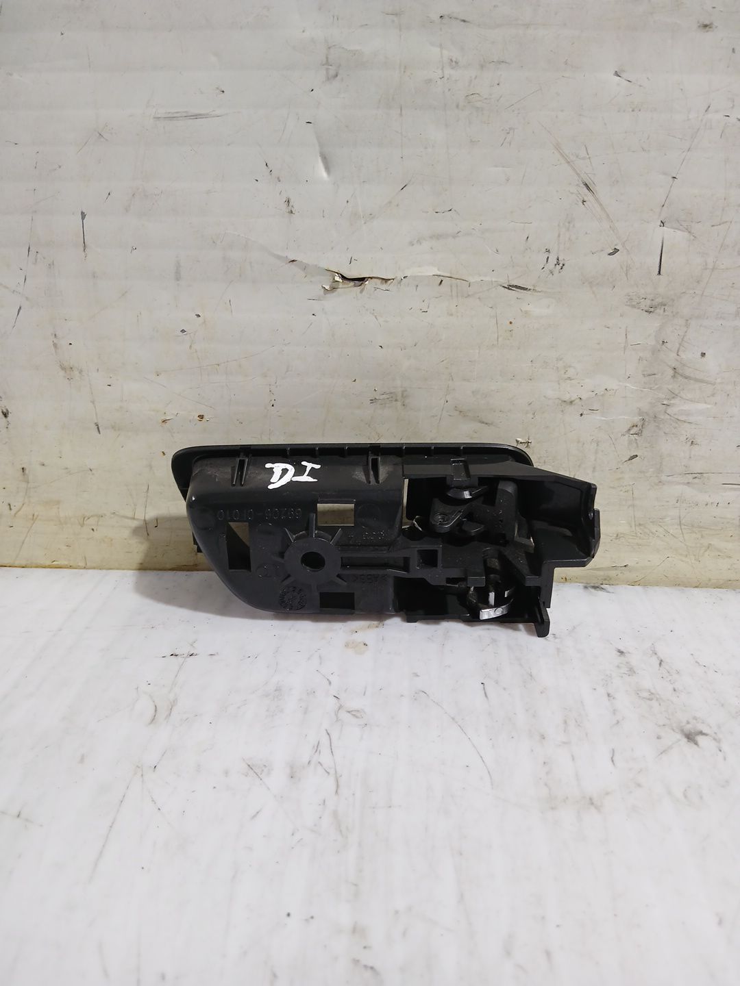 maneta_interior_delantera_izquierda_692060f010b0_toyota_corolla_verso_zer_zze12_r1_2_2_d_4d_aur10