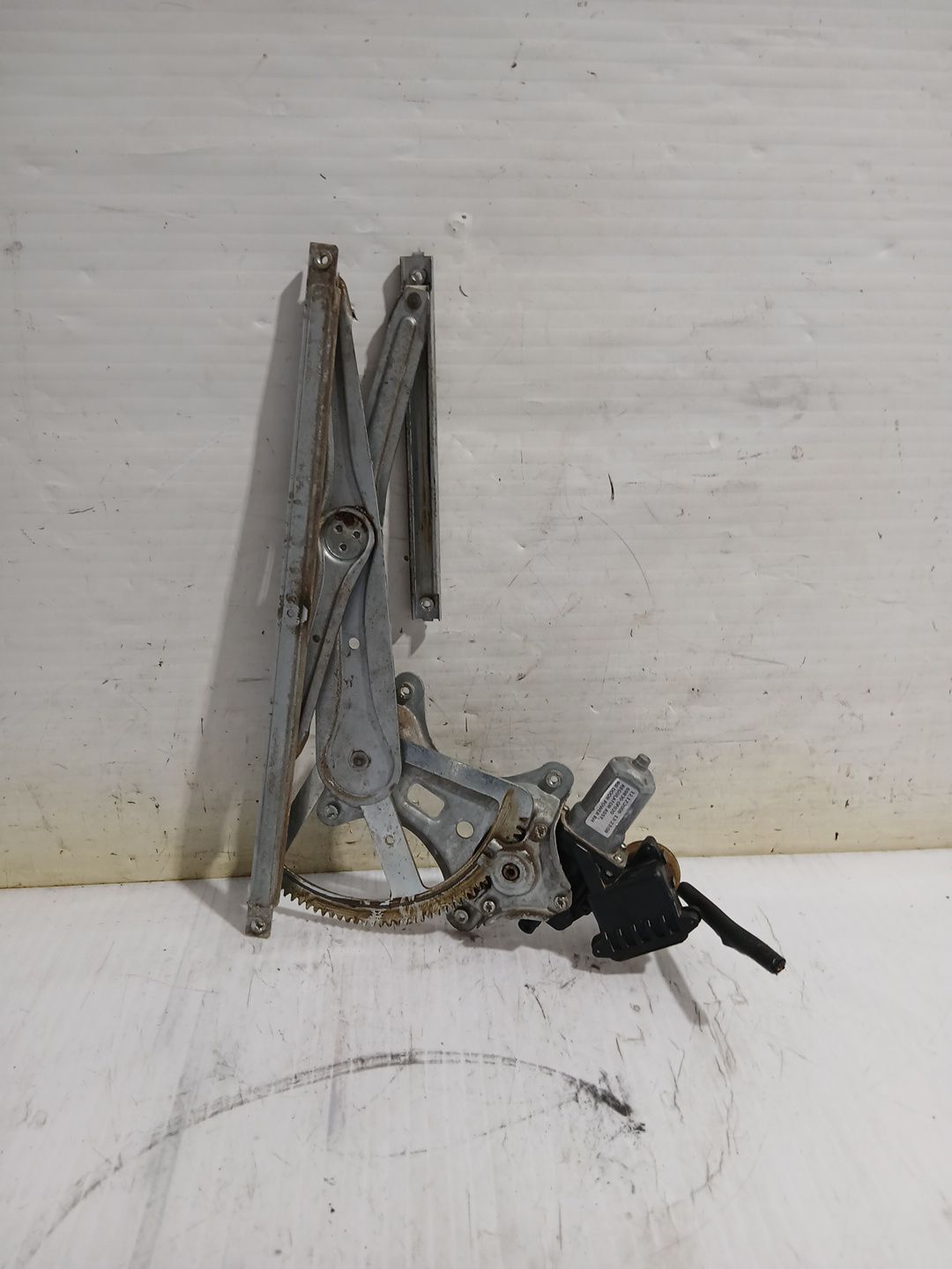 elevalunas_trasero_derecho_698300f010_toyota_corolla_verso_zer_zze12_r1_2_2_d_4d_aur10