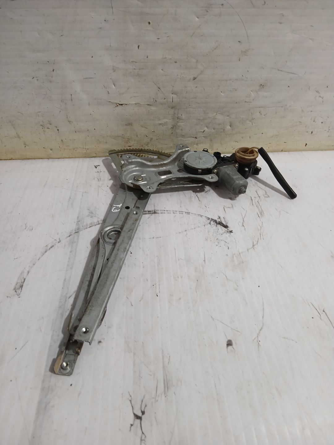 elevalunas_trasero_derecho_698300f010_toyota_corolla_verso_zer_zze12_r1_2_2_d_4d_aur10