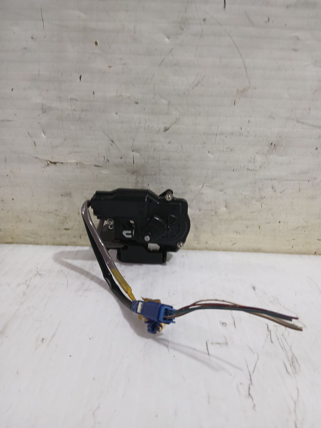 cerradura_maletero_porton_6935005051_toyota_corolla_verso_zer_zze12_r1_2_2_d_4d_aur10