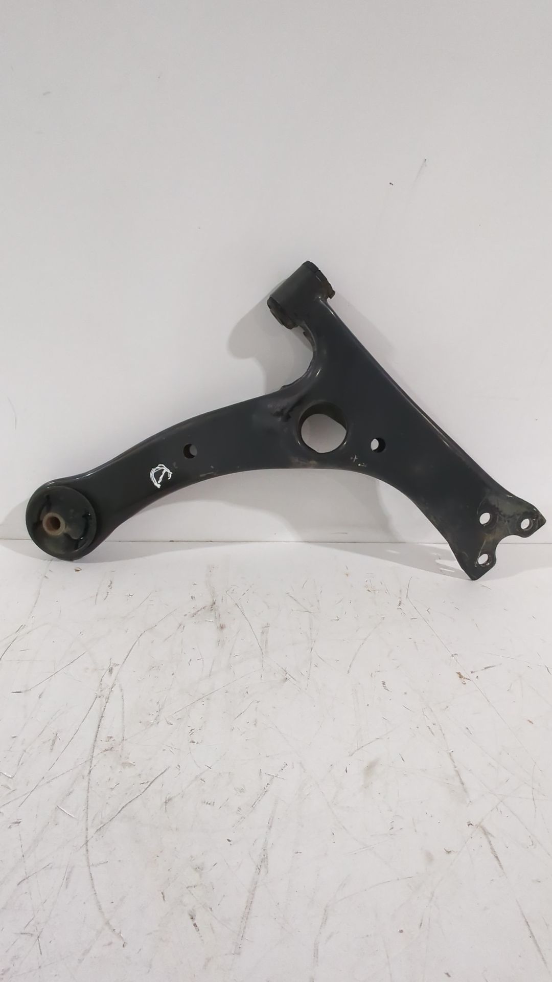 brazo_suspension_superior_delantero_derecho_480680f010_toyota_corolla_verso_zer_zze12_r1_2_2_d_4d_aur10