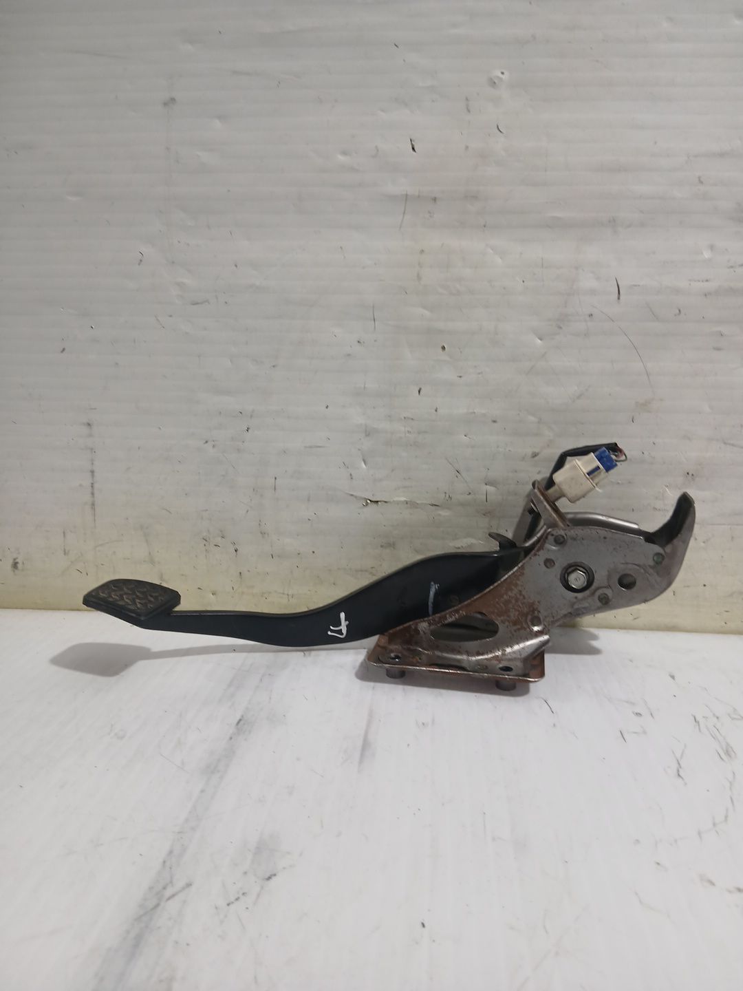 pedal_freno_471010f010_toyota_corolla_verso_zer_zze12_r1_2_2_d_4d_aur10