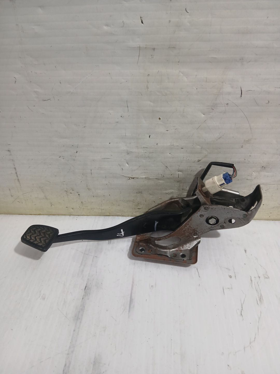 pedal_freno_471010f010_toyota_corolla_verso_zer_zze12_r1_2_2_d_4d_aur10