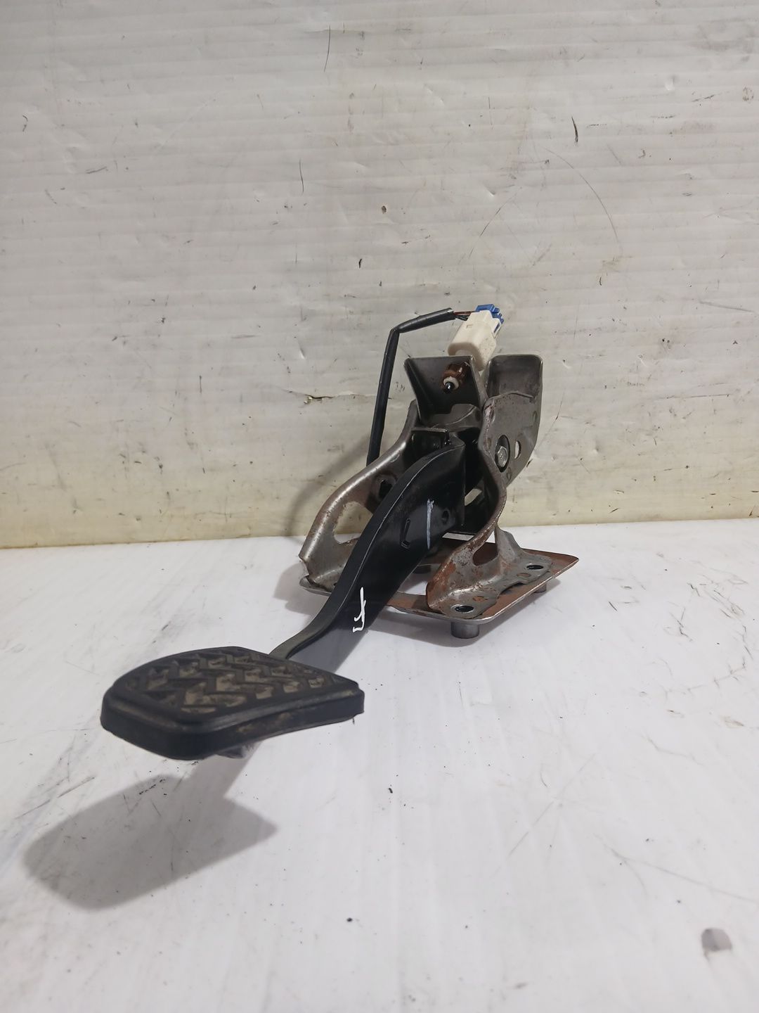 pedal_freno_471010f010_toyota_corolla_verso_zer_zze12_r1_2_2_d_4d_aur10