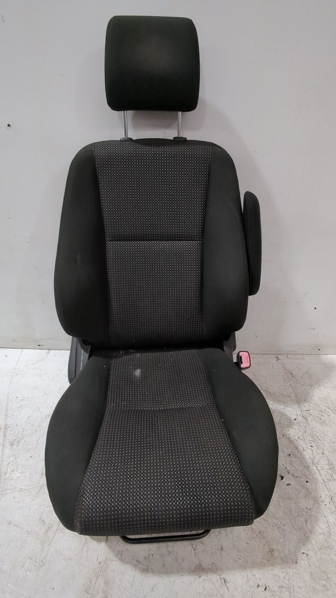 asiento_delantero_derecho_716300f030_toyota_corolla_verso_zer_zze12_r1_2_2_d_4d_aur10