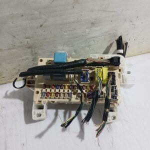 caja_reles_fusibles_892210f010_toyota_corolla_verso_zer_zze12_r1_2_2_d_4d_aur10