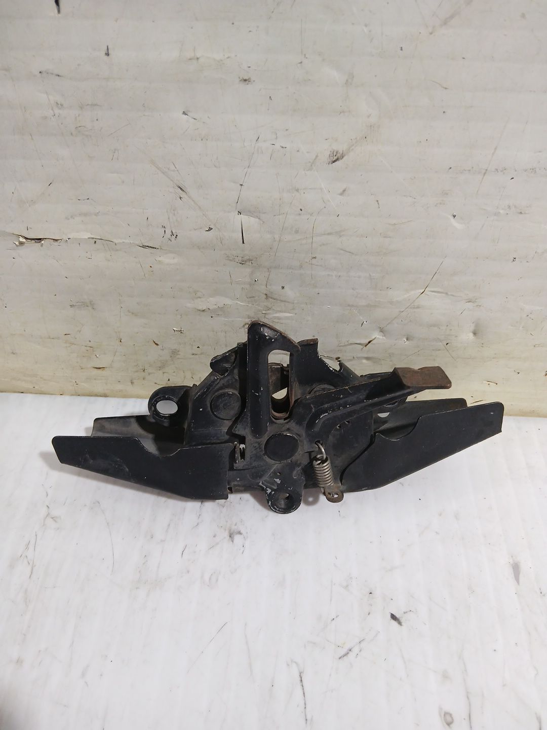 cerradura_capo_535100f010_toyota_corolla_verso_zer_zze12_r1_2_2_d_4d_aur10